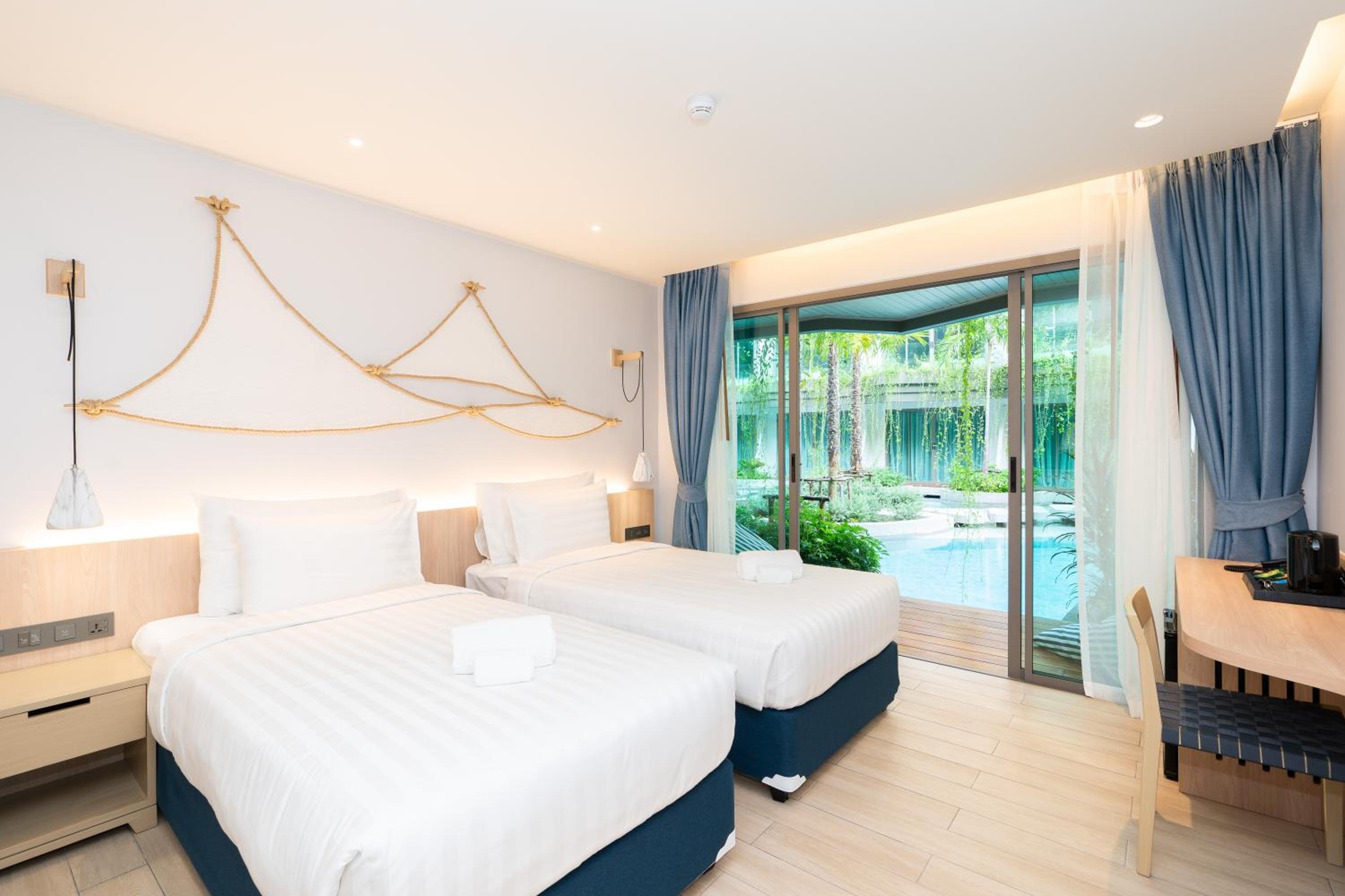 Deluxe Pool Access Twin Bed