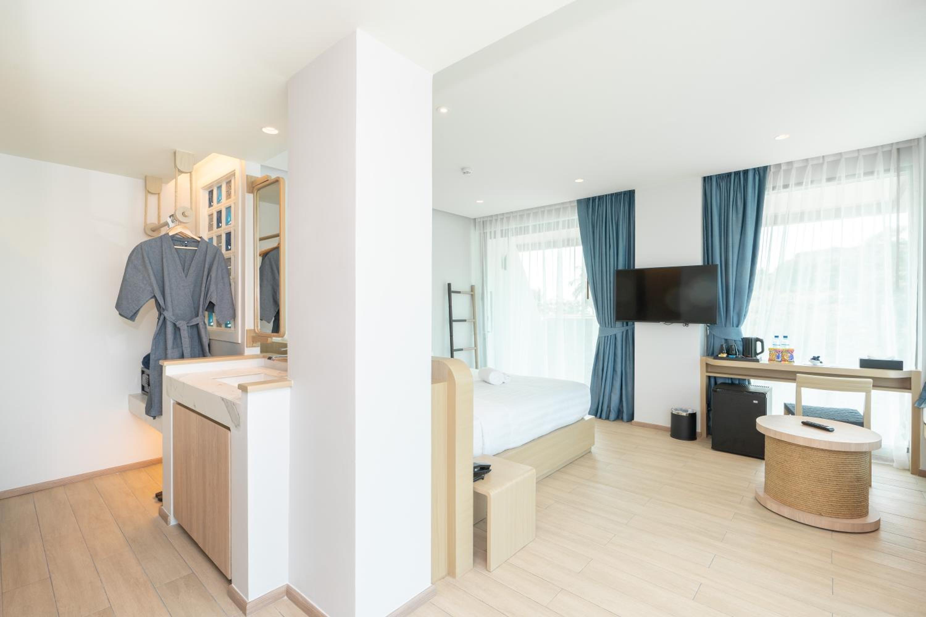 Suite with private jacuzzi pool - Photo 10