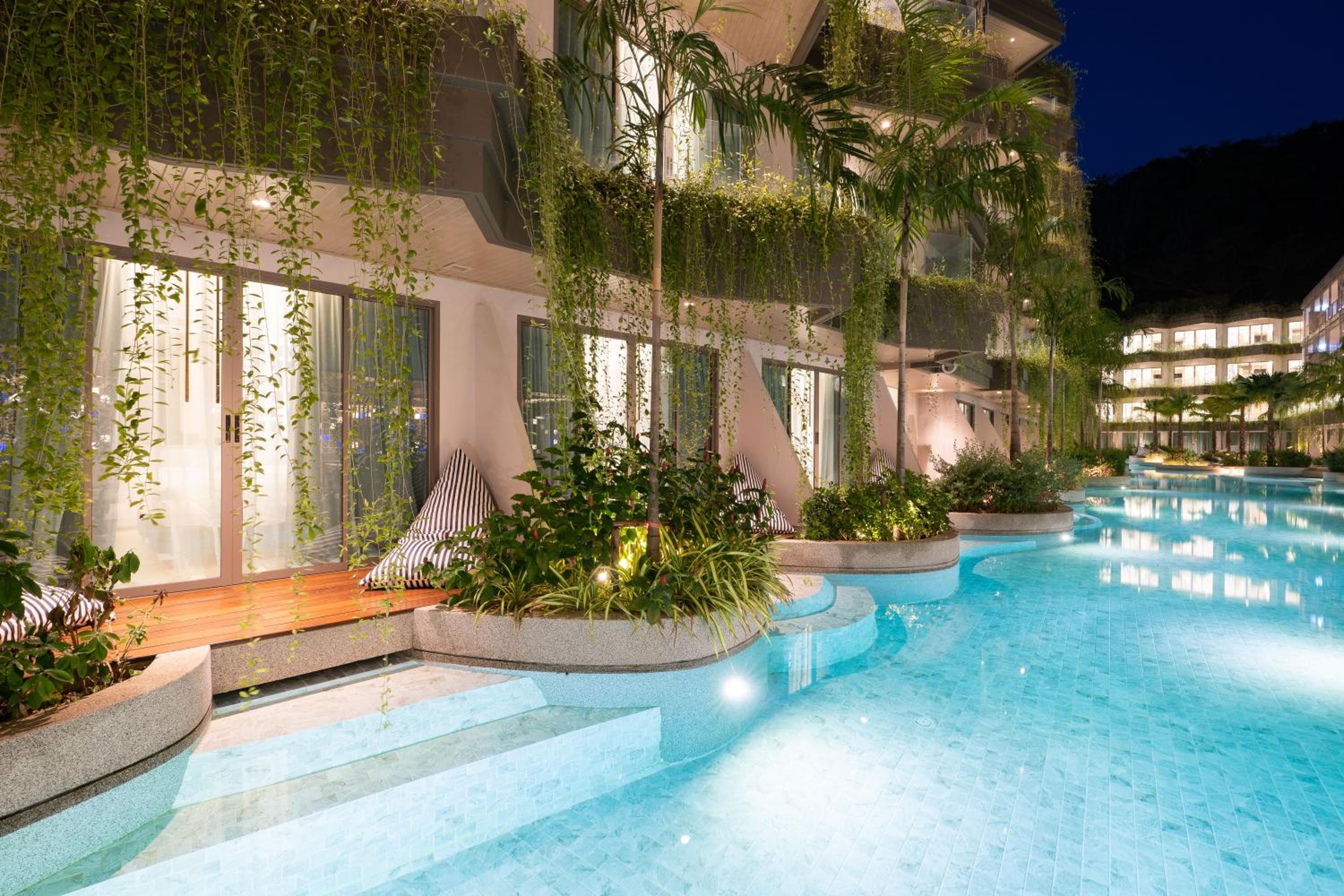Deluxe Pool Access Double Bed - Photo 4