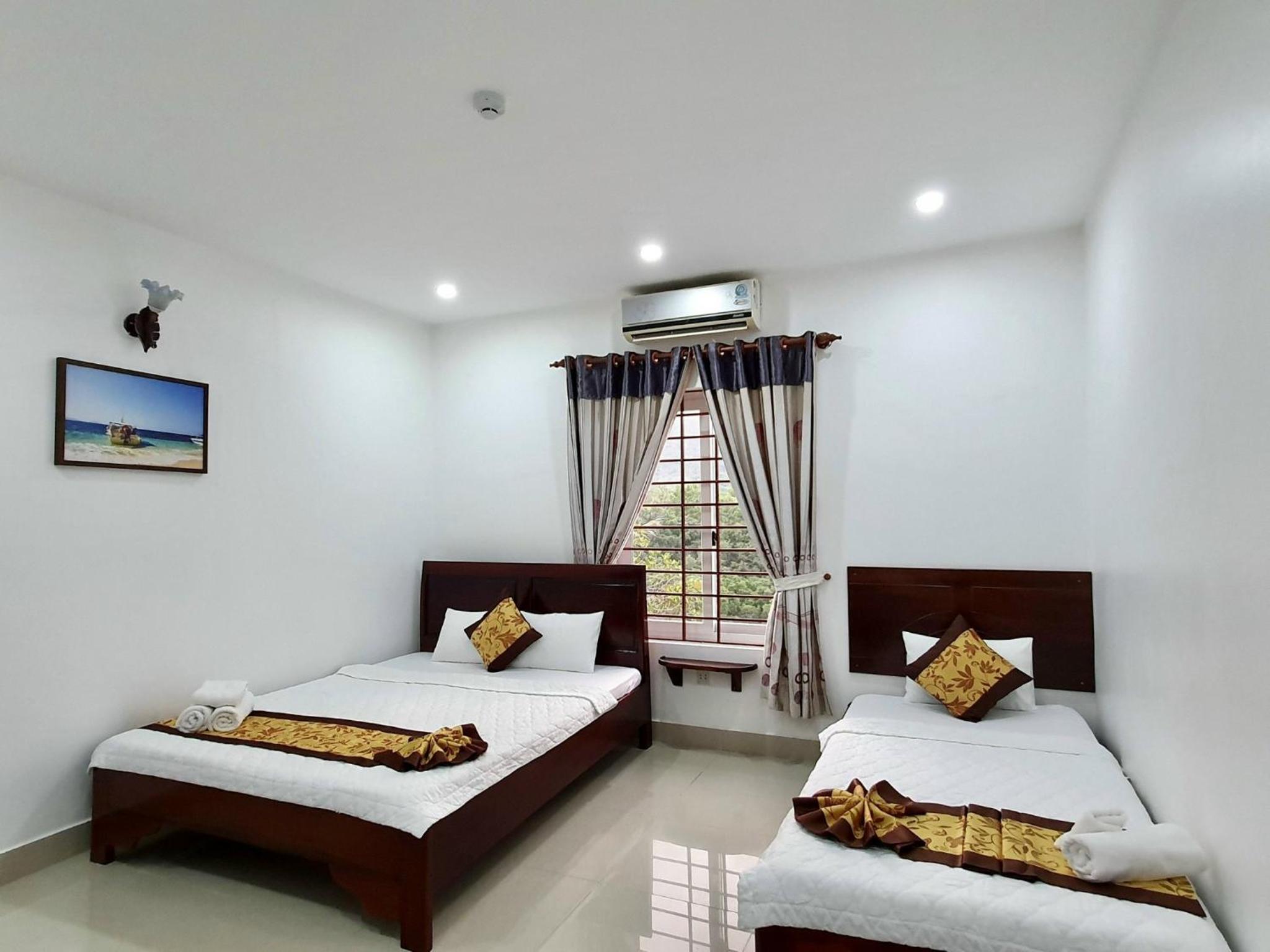 Economy Triple Room
