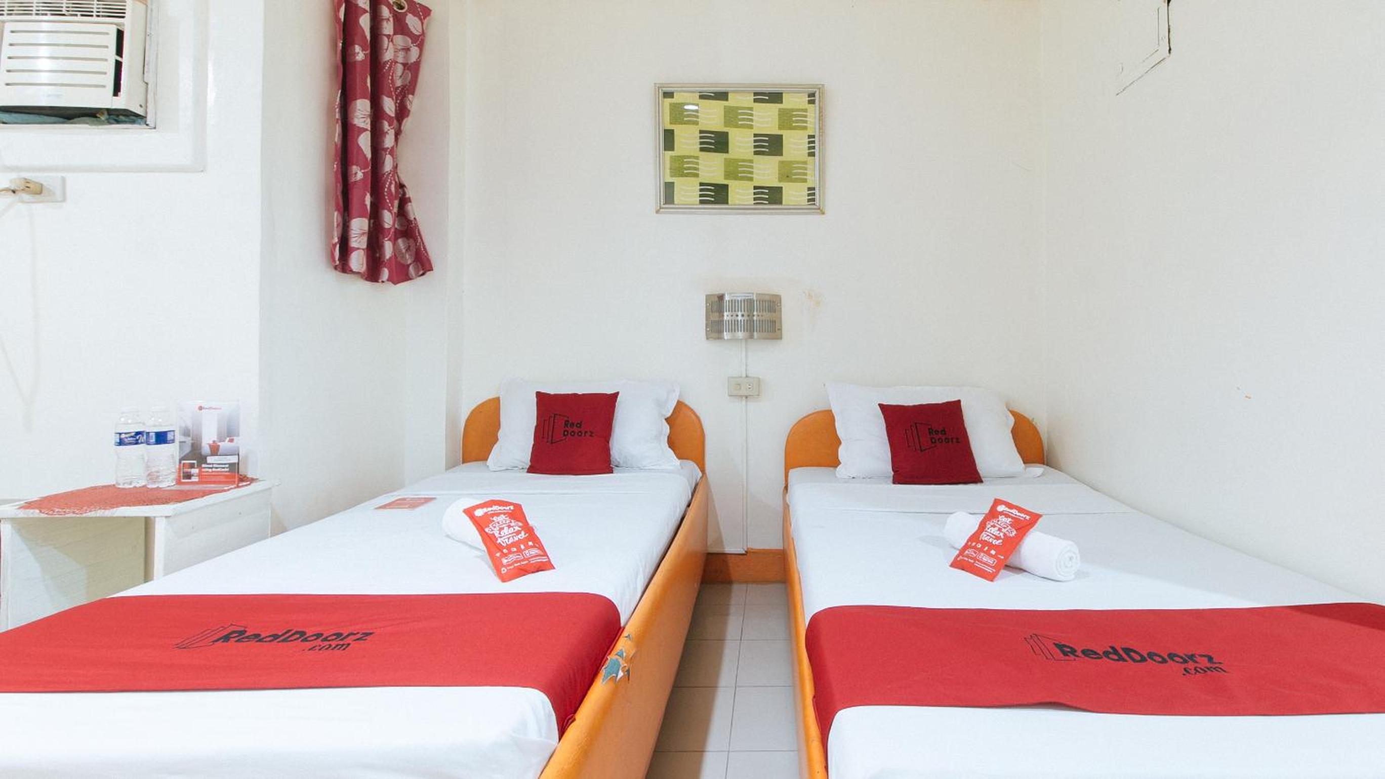 Twin Room - Photo 2