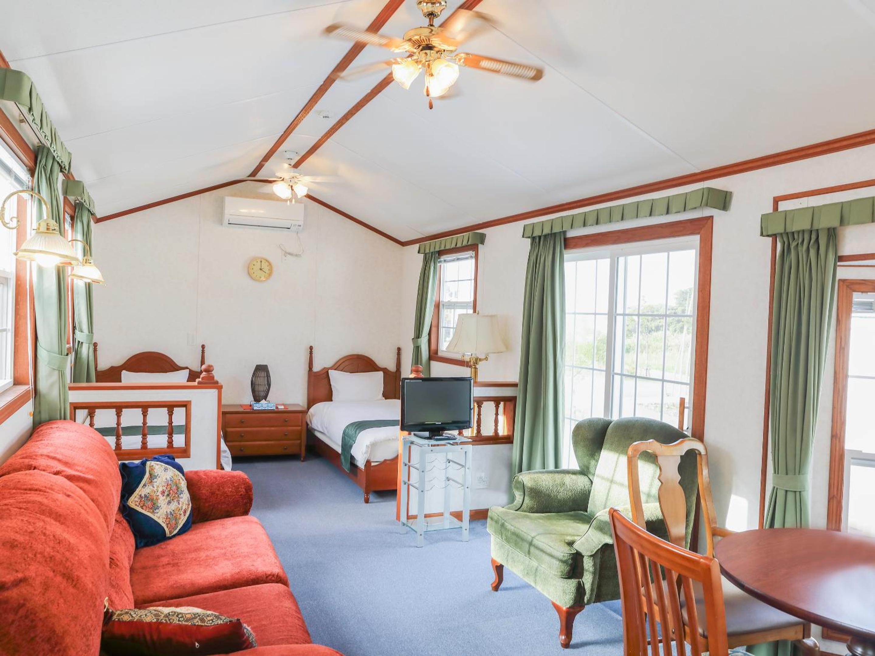 One-Bedroom House photo 1
