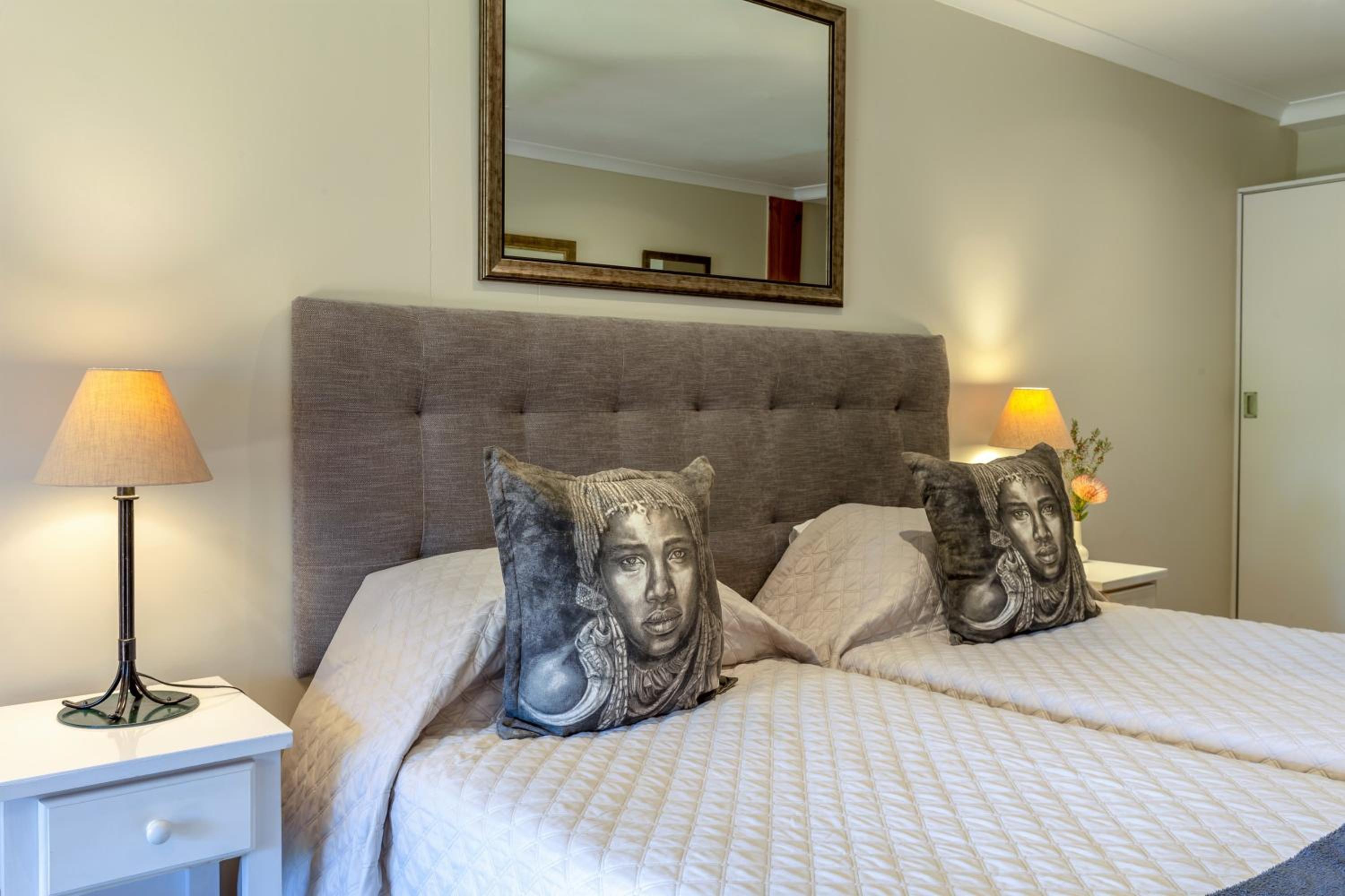 Large Twin Room - Photo 3