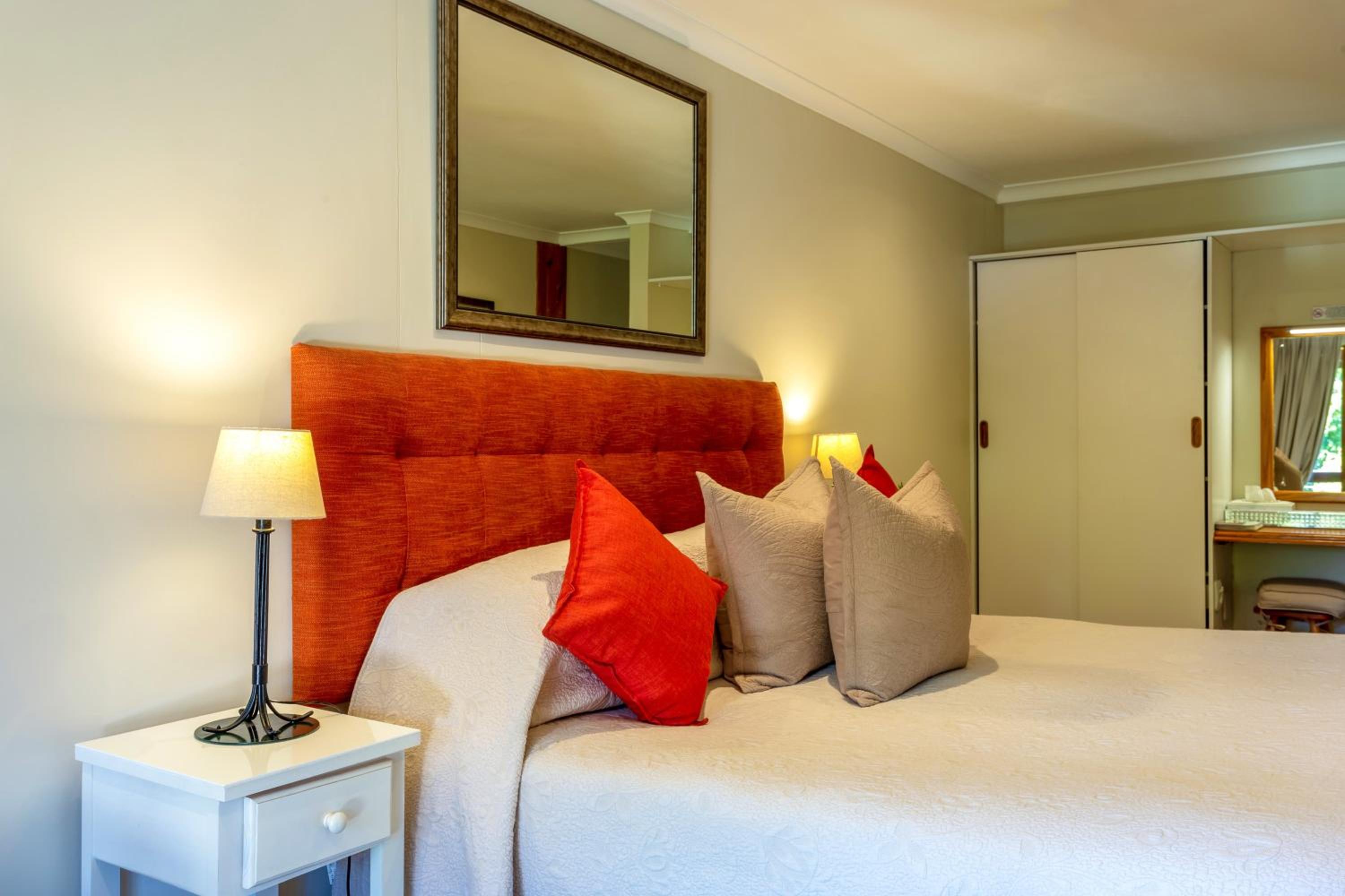 King Room with Pool View - Photo 3