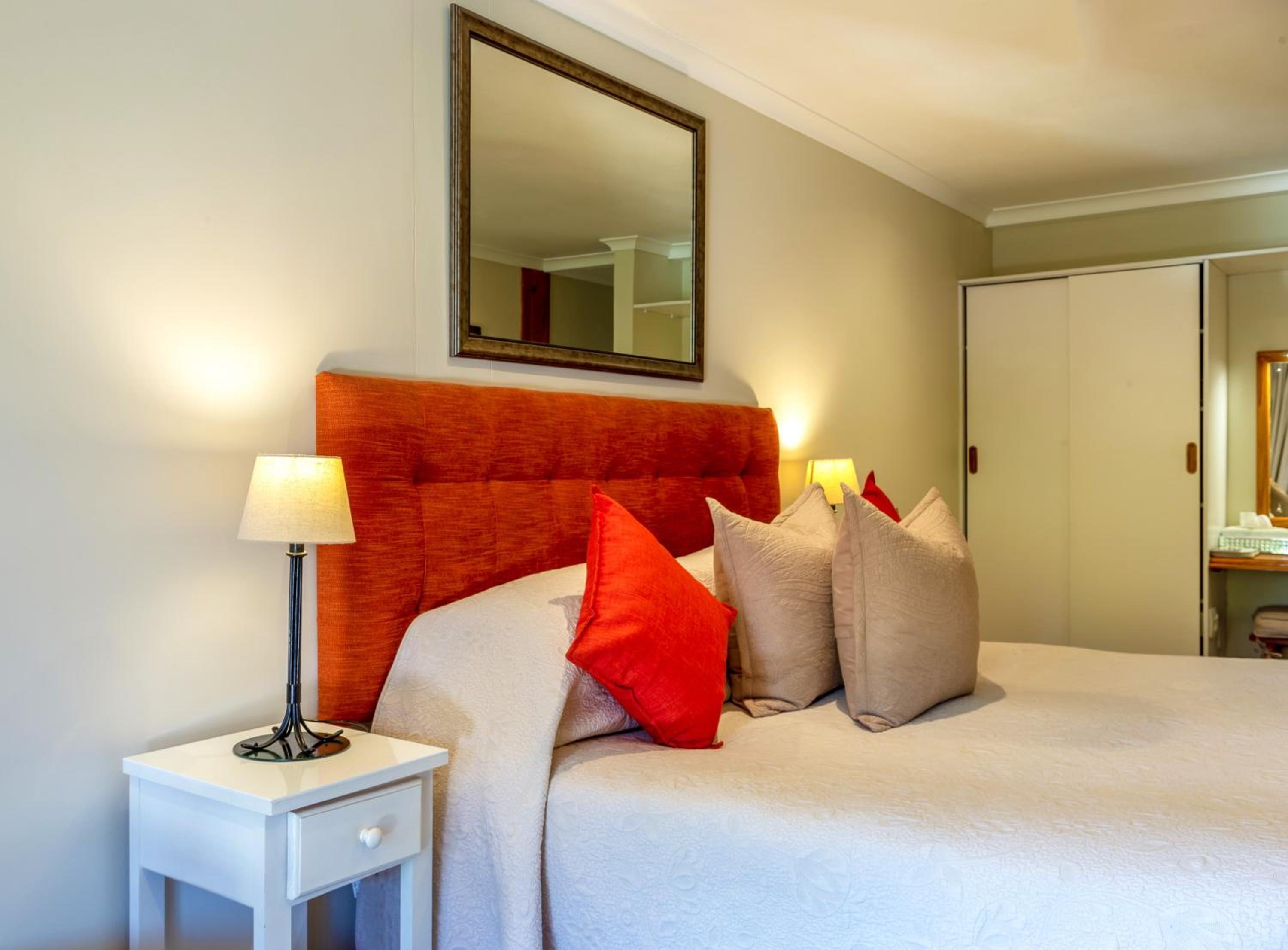 King Room with Pool View - Photo 4