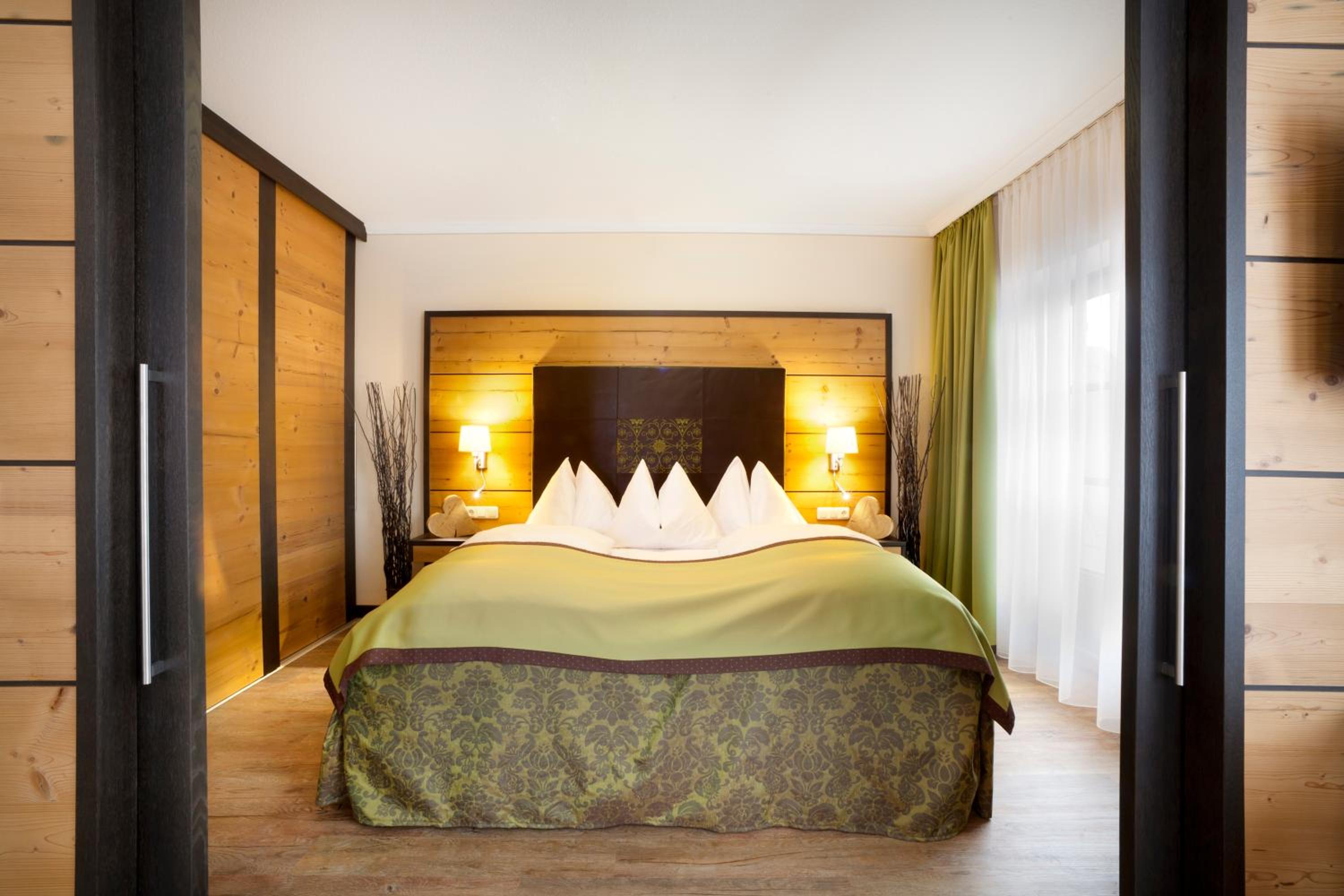 Suite - Photo 1