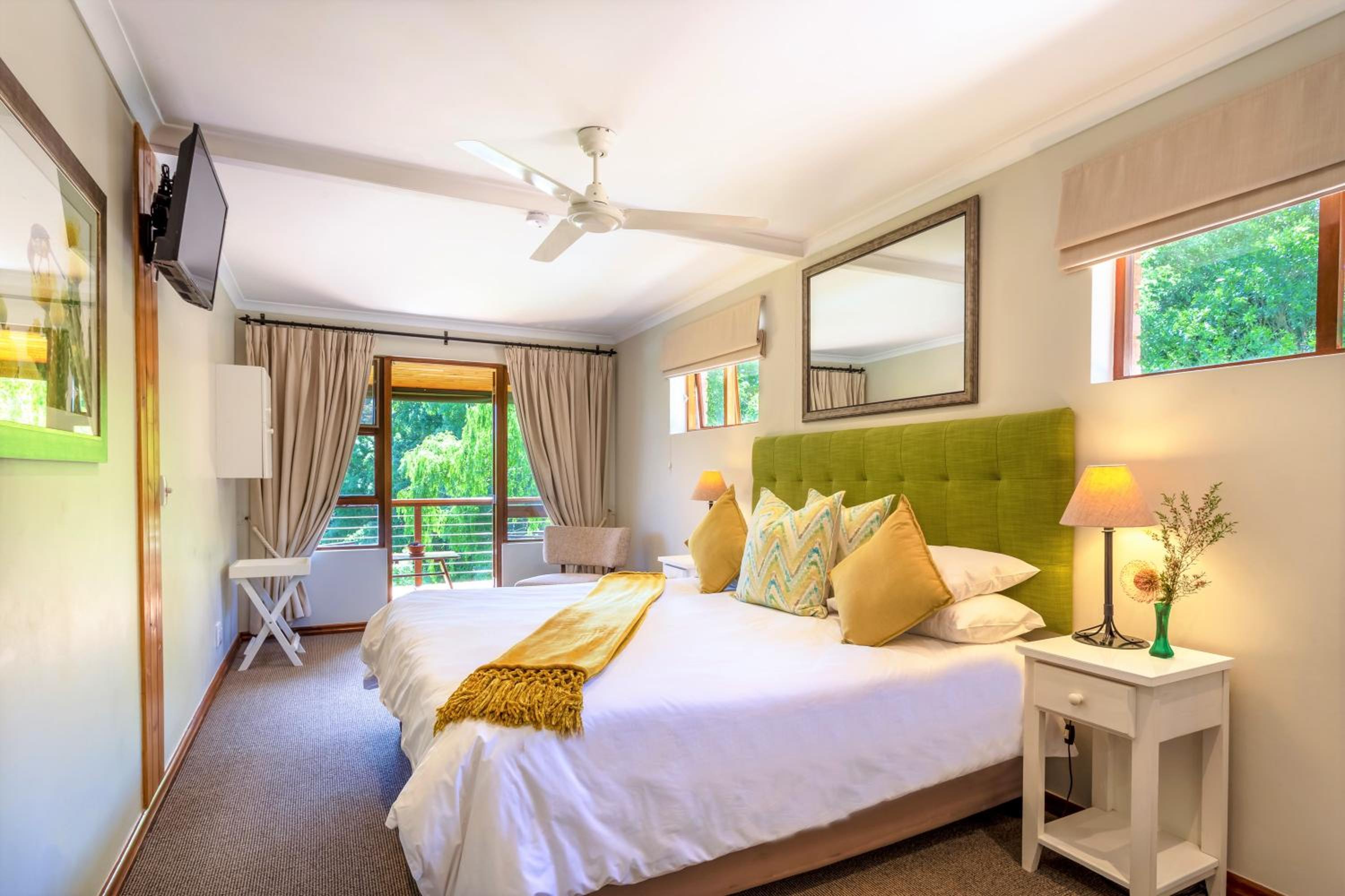 King Room with Balcony - Photo 1