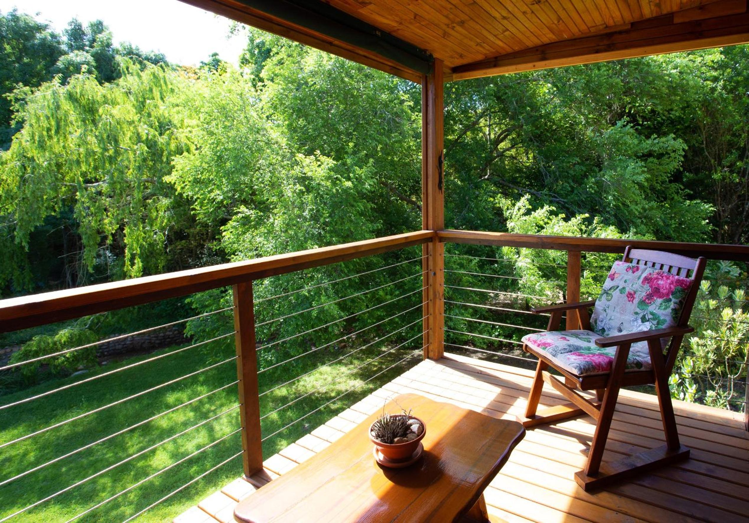 King Room with Balcony - Photo 7