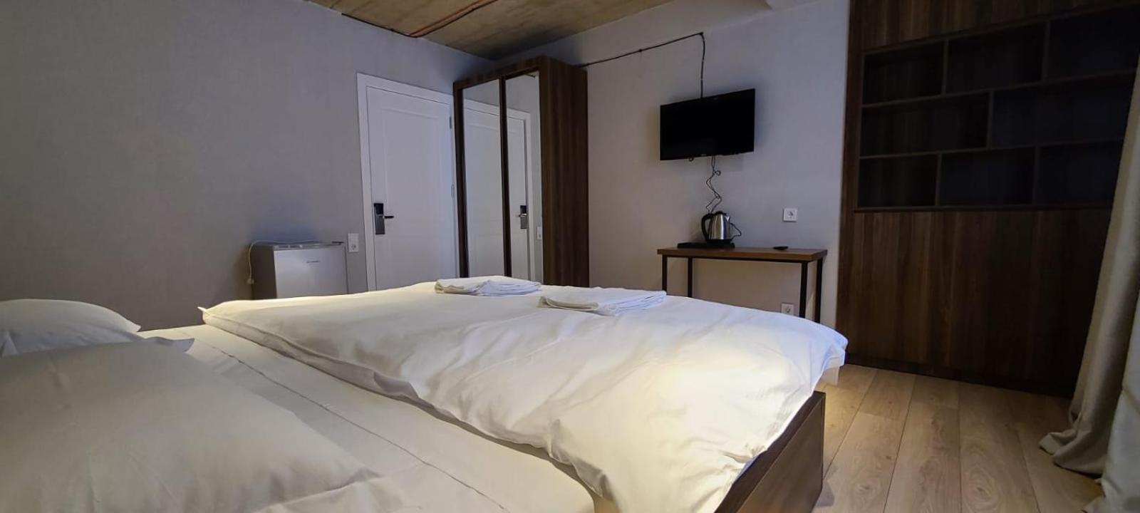 Deluxe King Suite