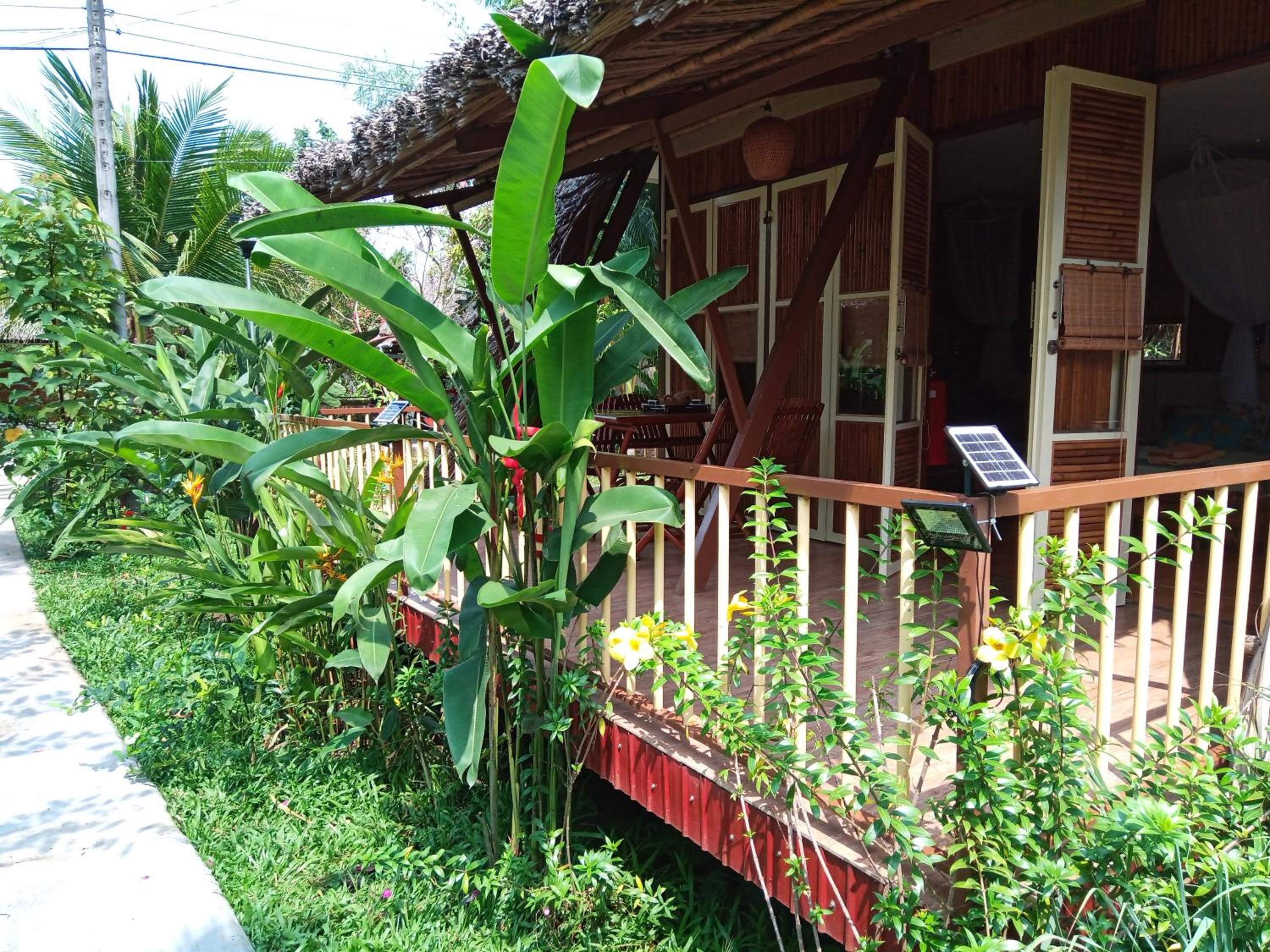 Deluxe Bungalow with Garden View photo 2