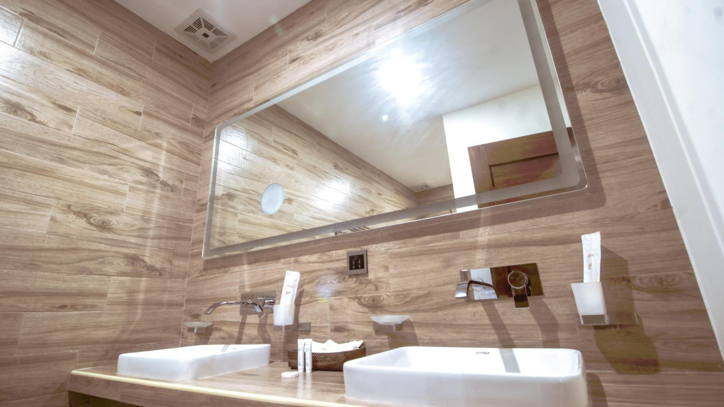 Honeymoon Suite - Photo 10