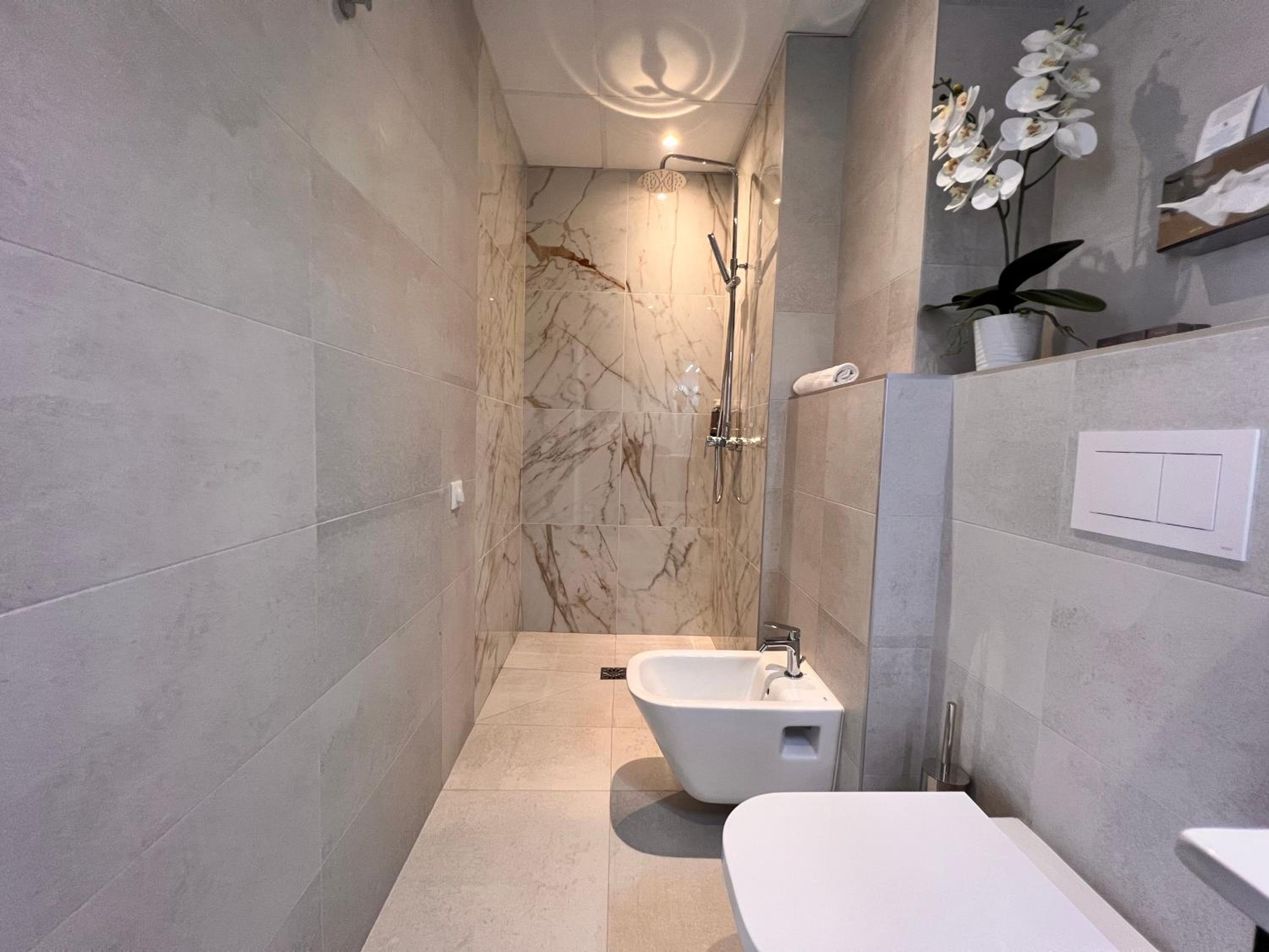 Suite - Photo 3