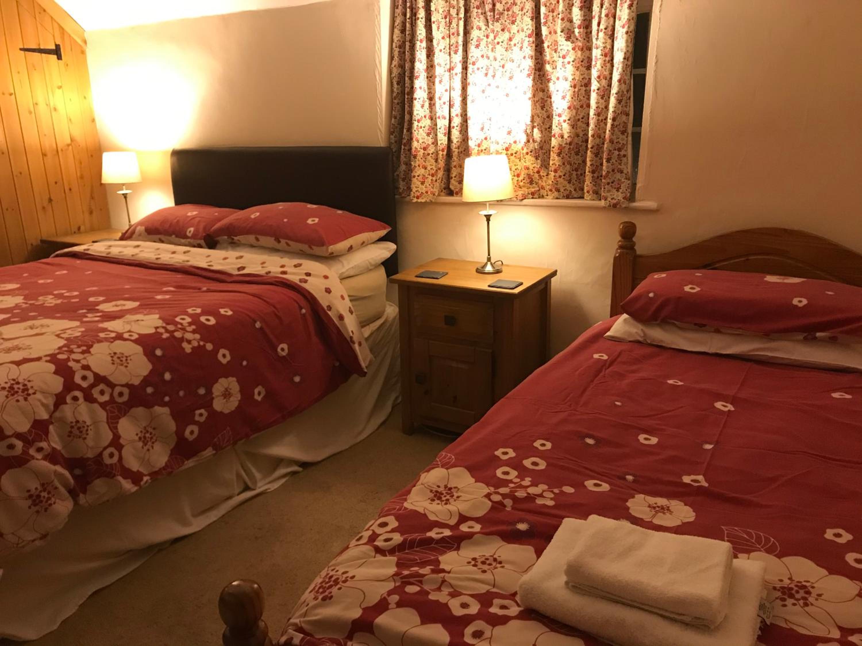Economy Triple Room With Shared Bathroom photo 3