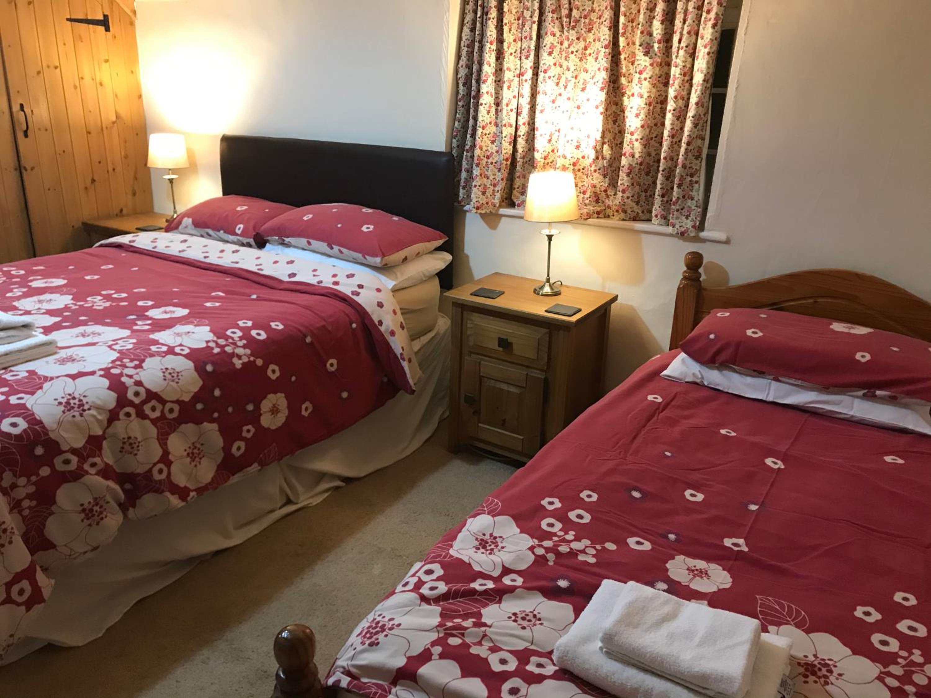 Economy Triple Room With Shared Bathroom photo 2
