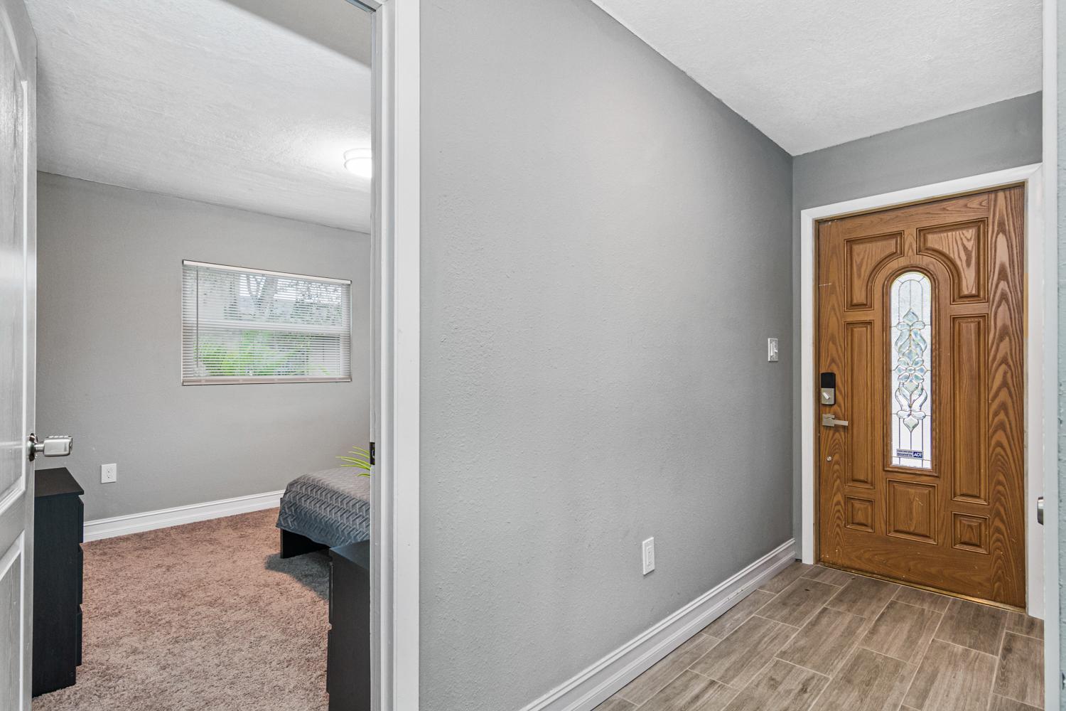 Five-Bedroom House photo 3
