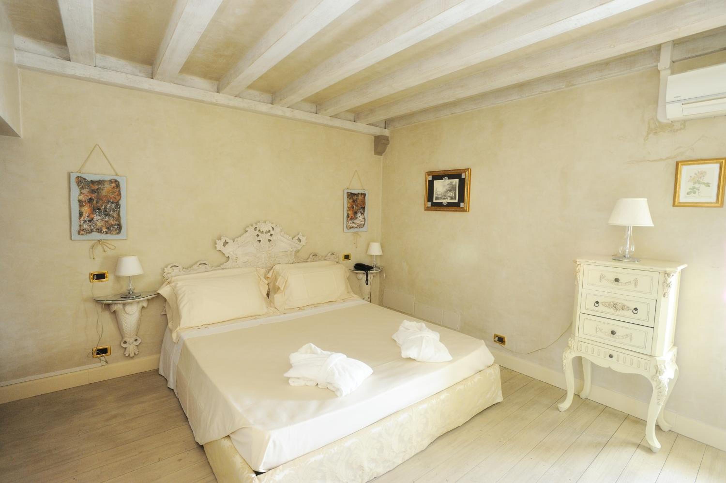 Two-Bedroom Suite - Photo 2