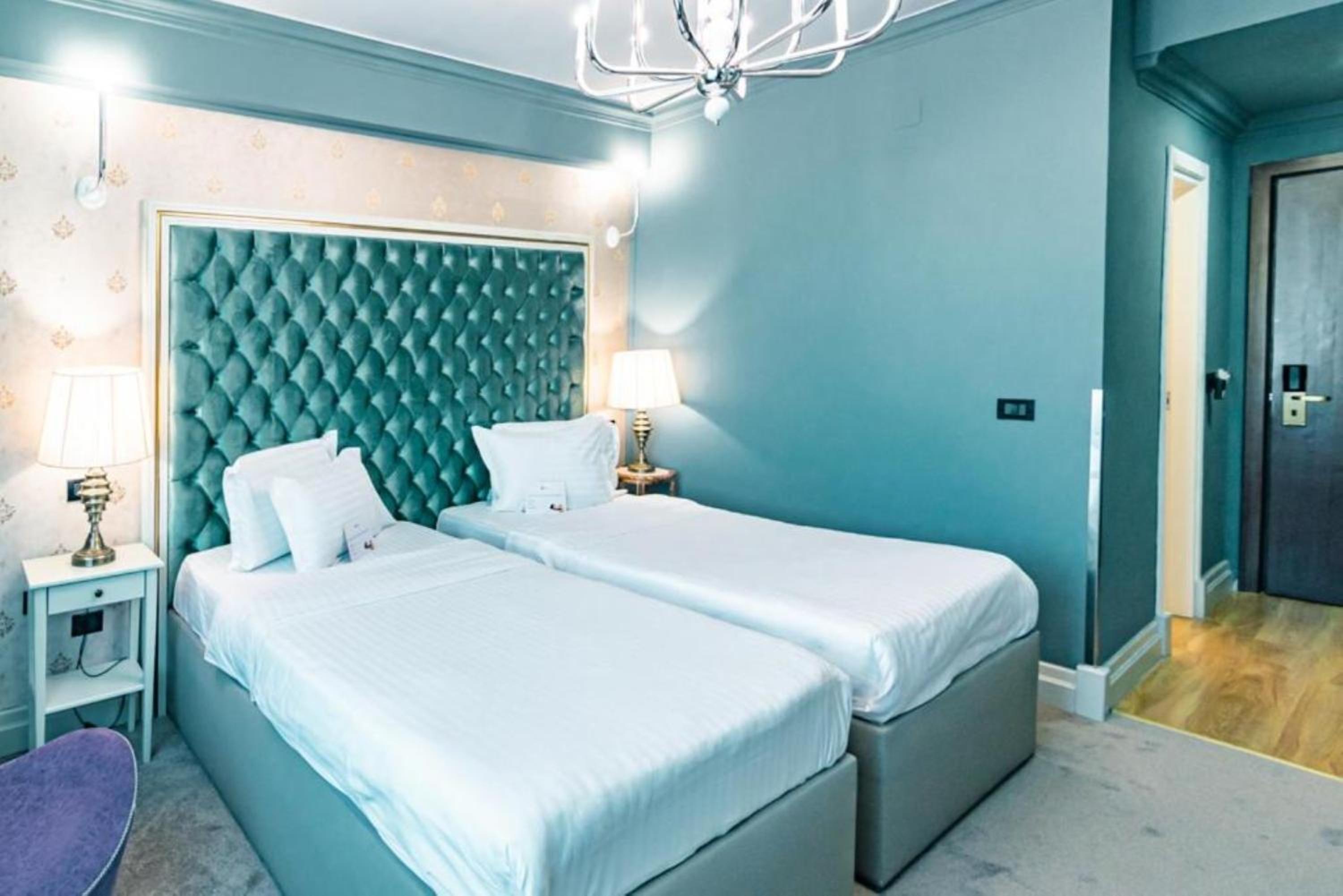 Premium Twin Room - Photo 2