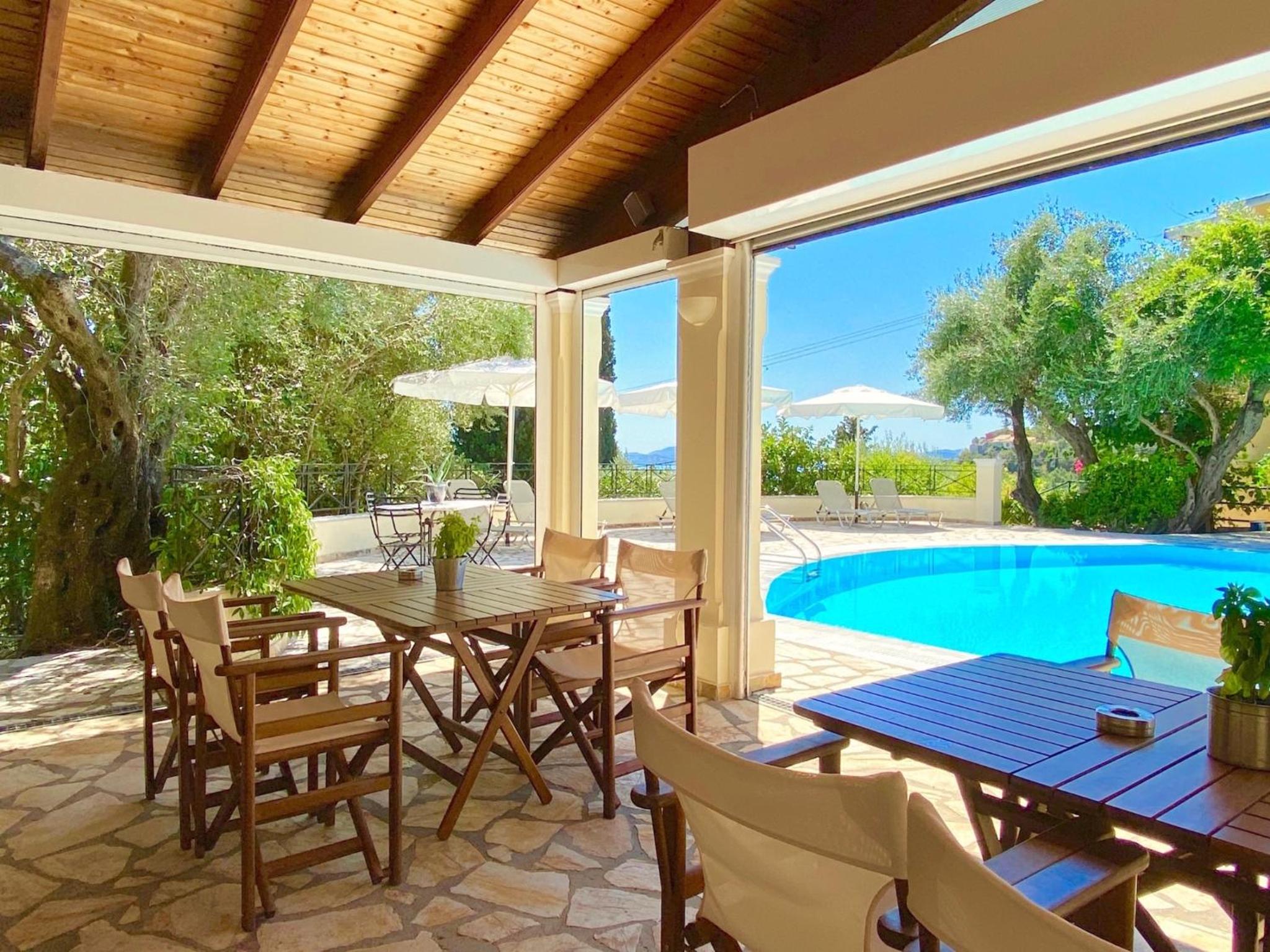 Six-Bedroom Villa photo 3