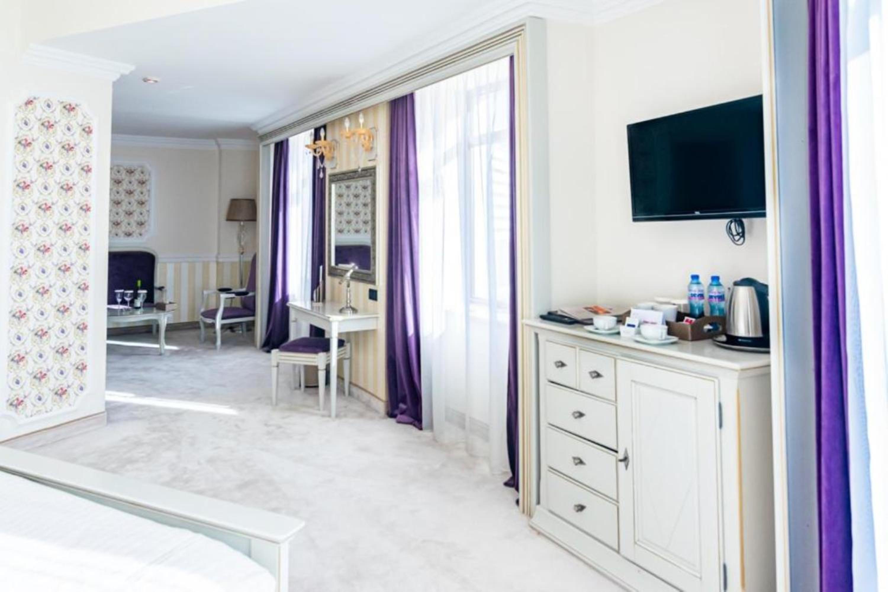 Premium Junior Suite - Photo 10