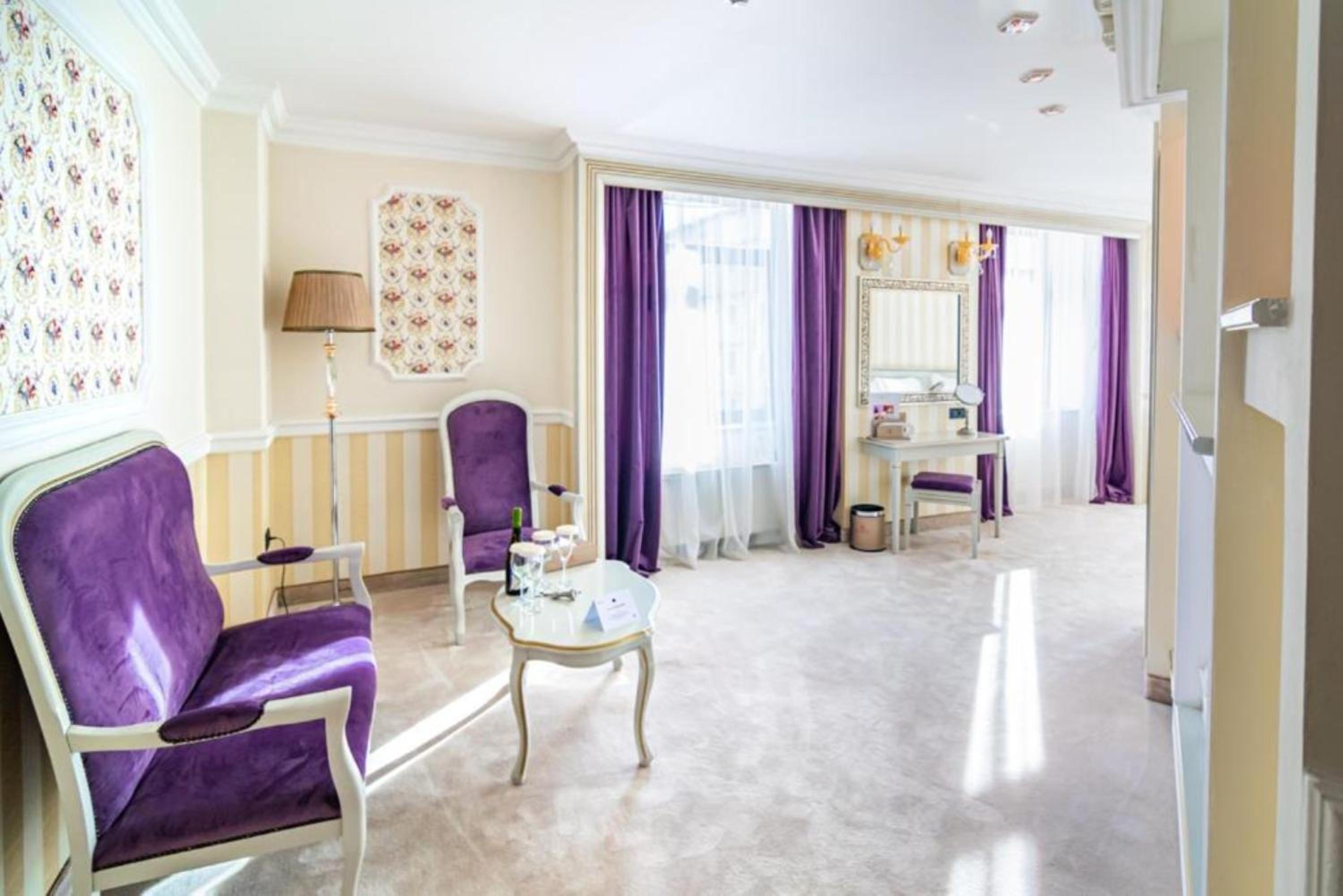 Premium Junior Suite - Photo 11