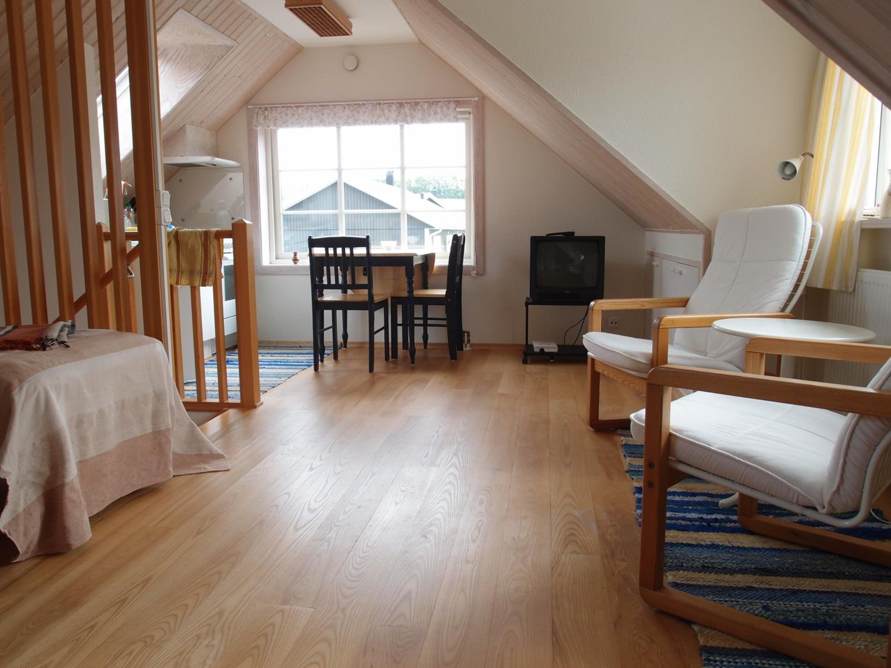 Studio Apartment - Photo 1