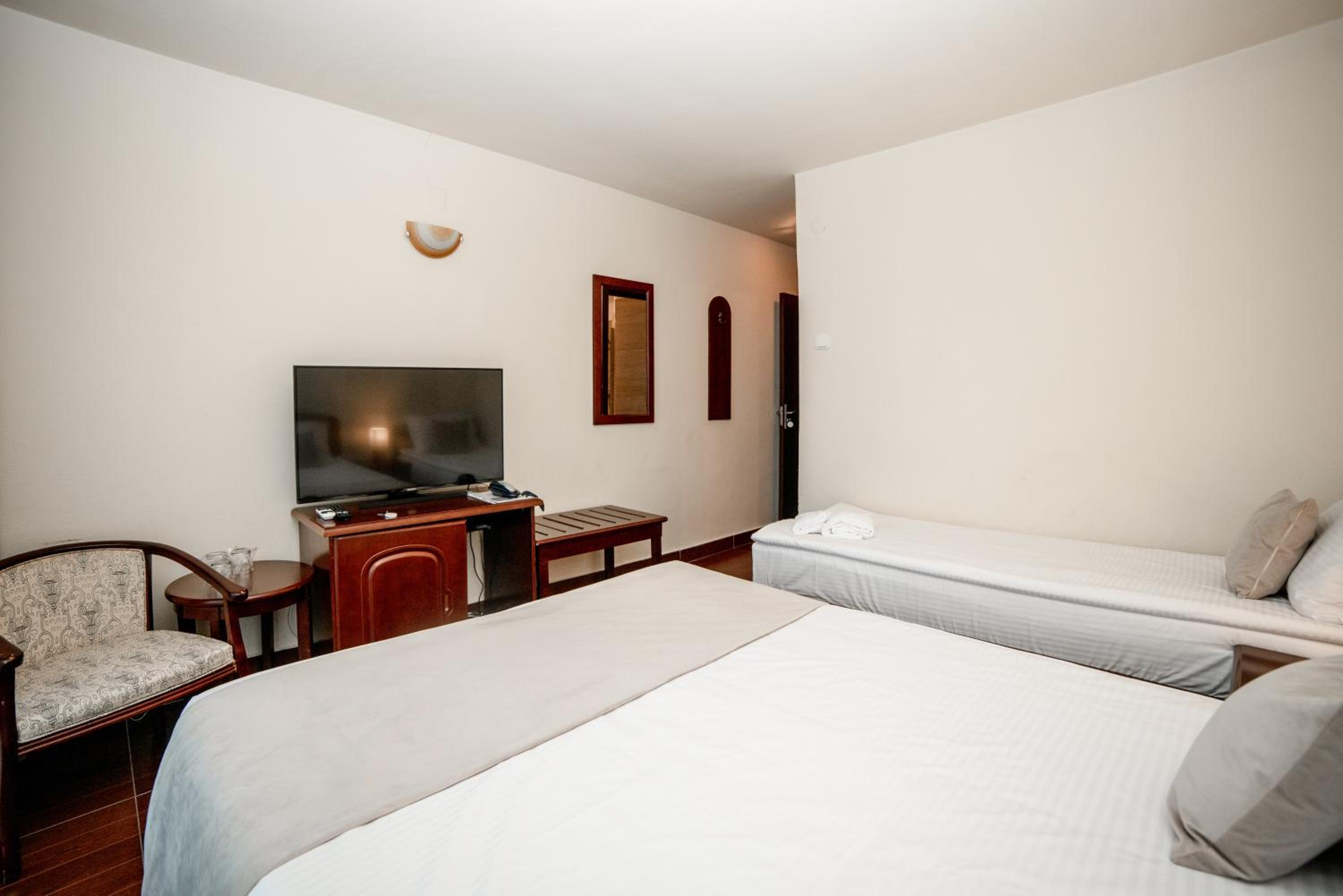 Standard Triple Room - Photo 4