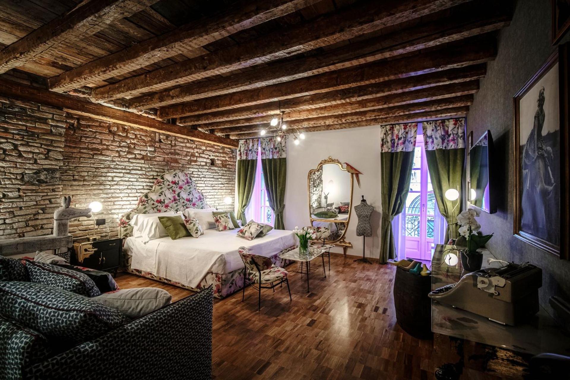 Deluxe Suite - Photo 7