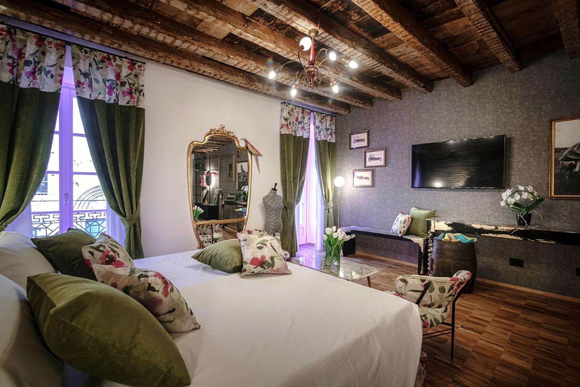 Deluxe Suite - Photo 12