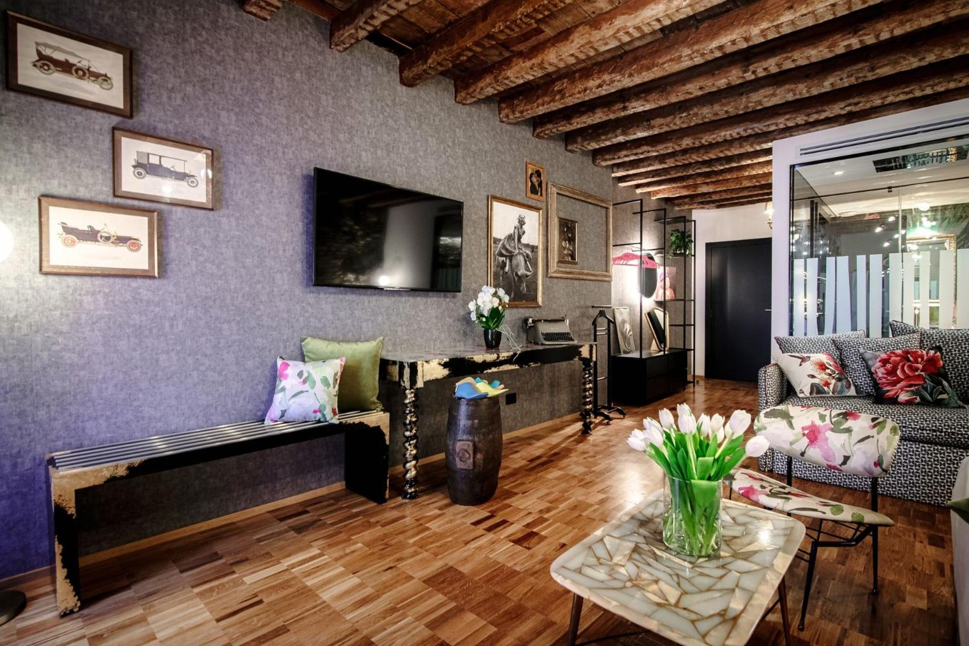 Deluxe Suite - Photo 14