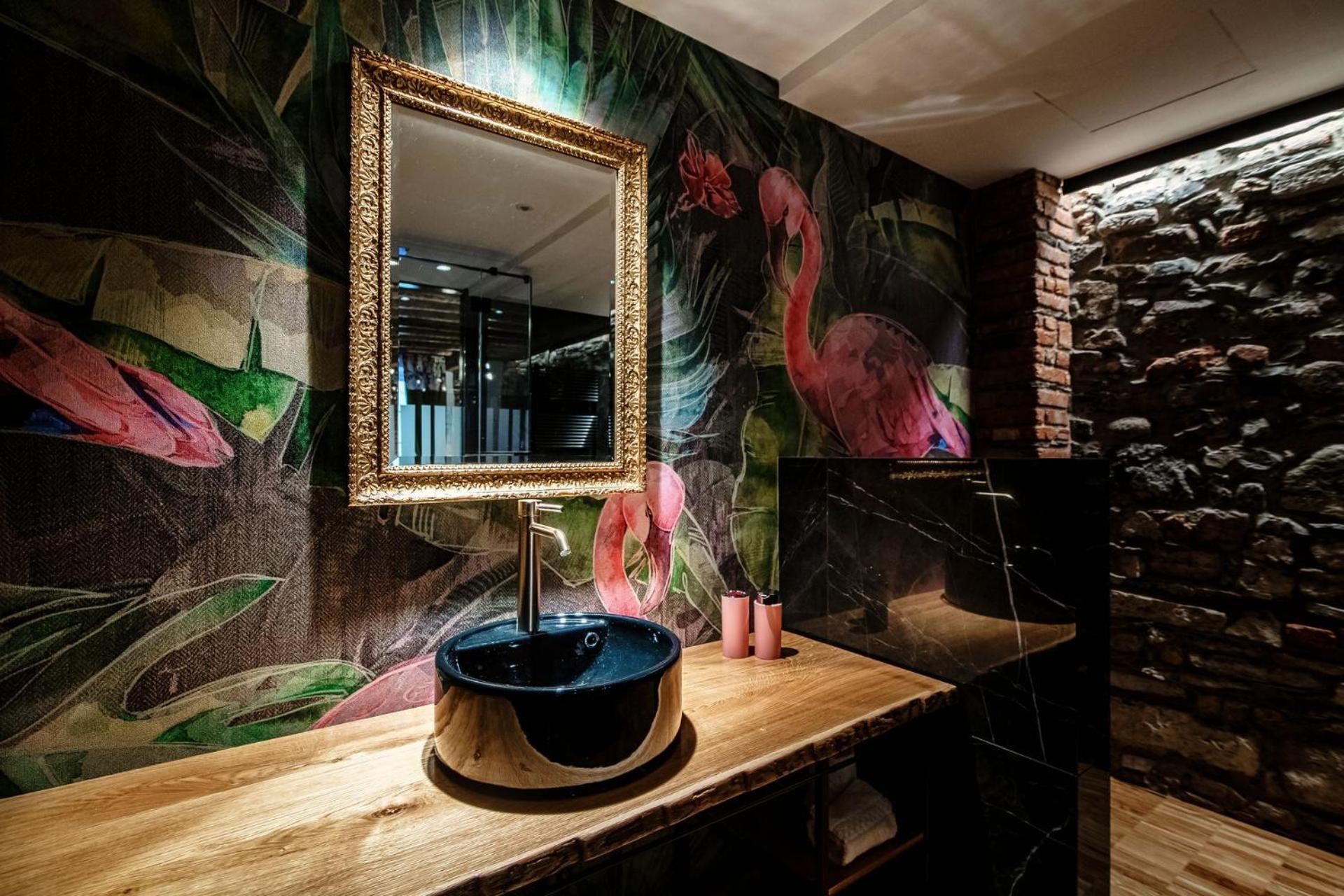 Deluxe Suite - Photo 6