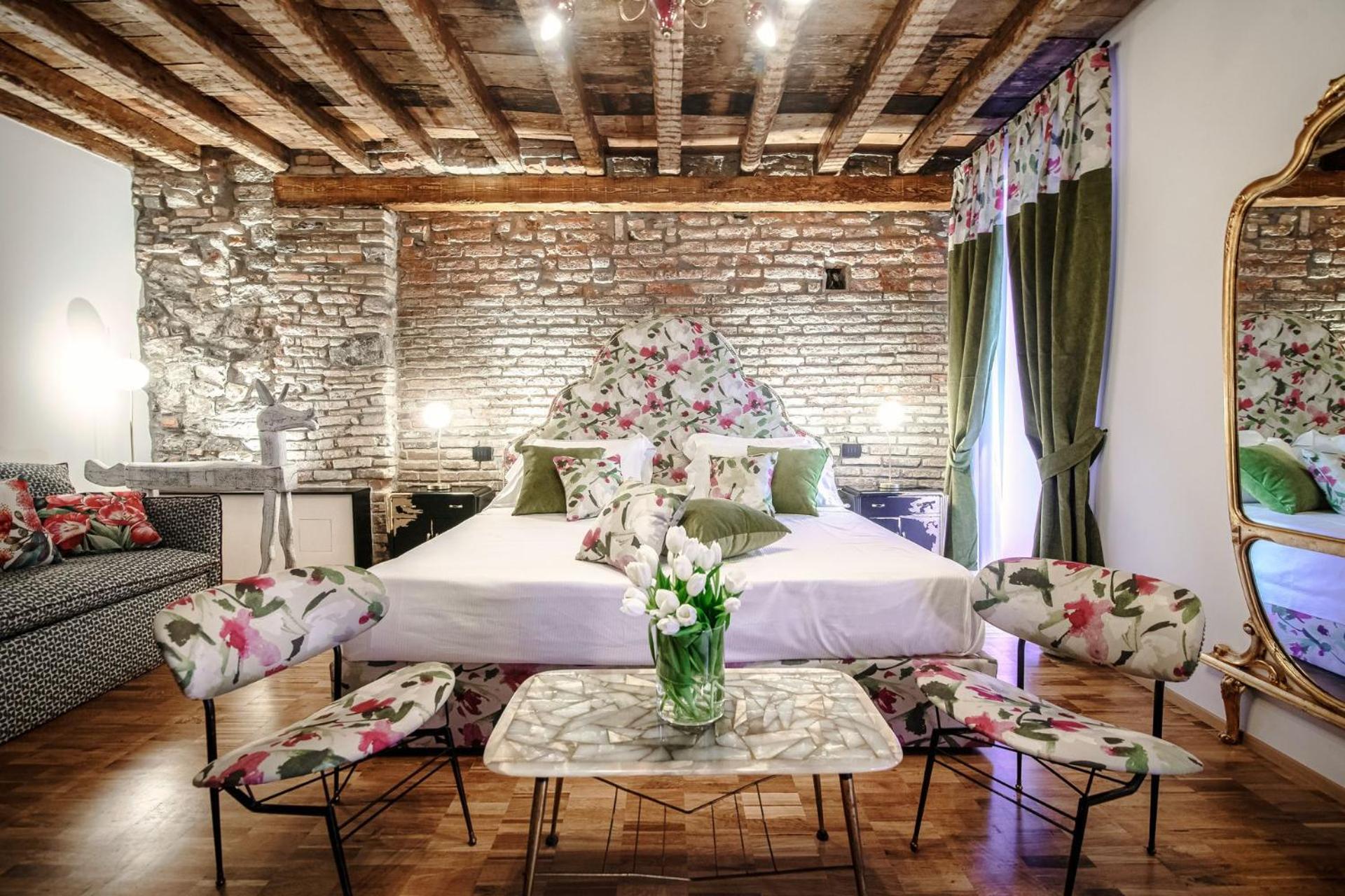 Deluxe Suite - Photo 2