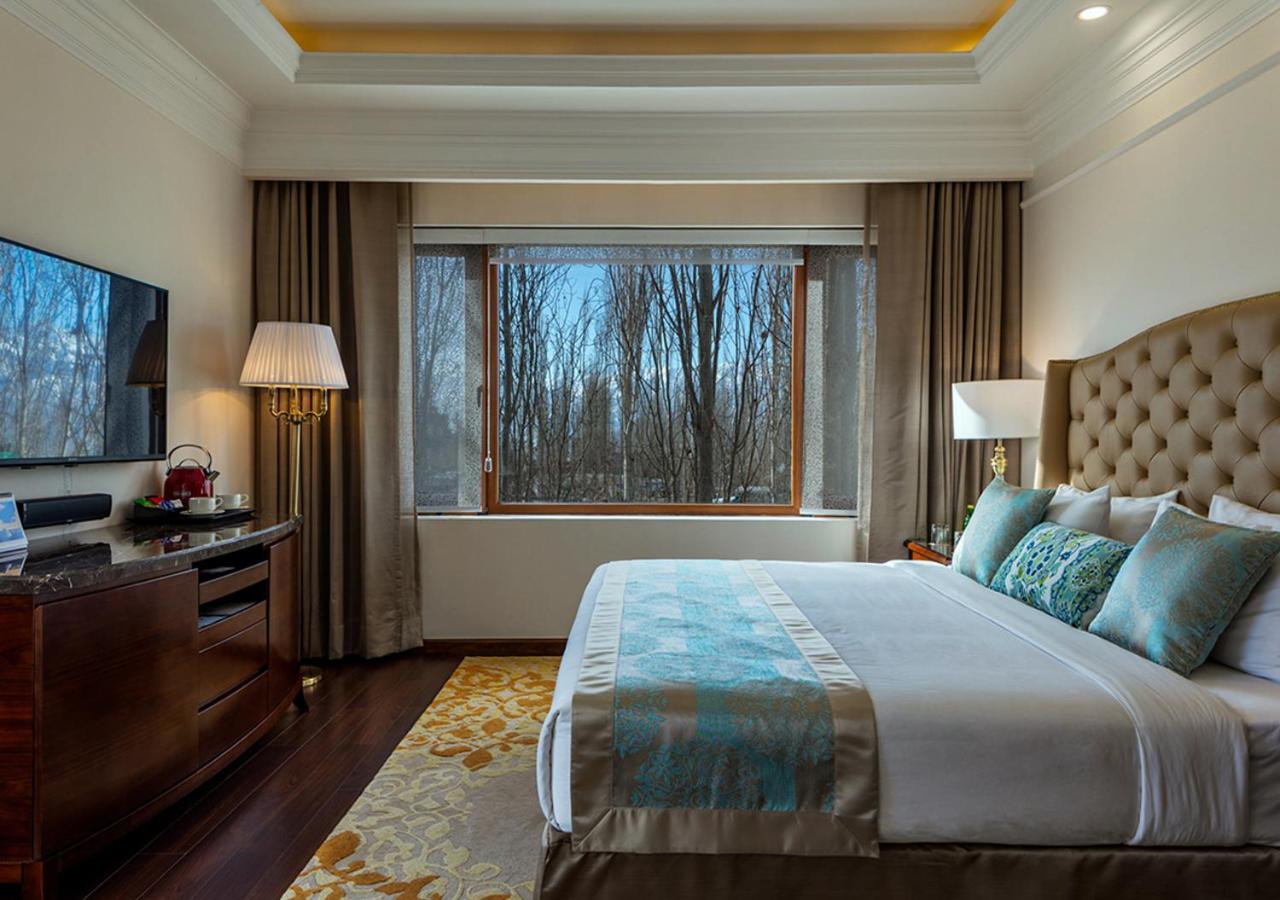 Deluxe Suite with Spa Bath - Photo 1