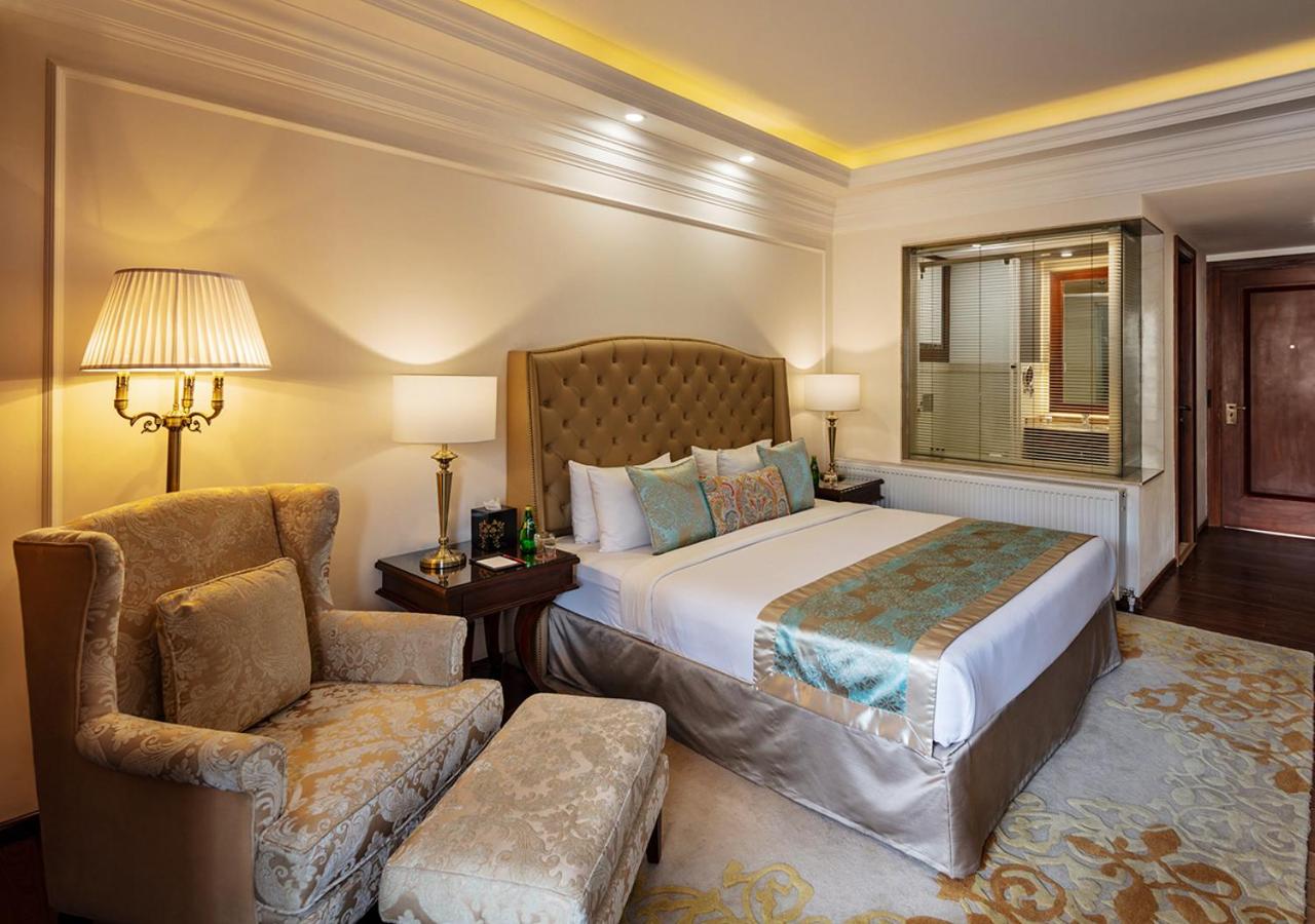 Double Room with Balcony - Photo 6