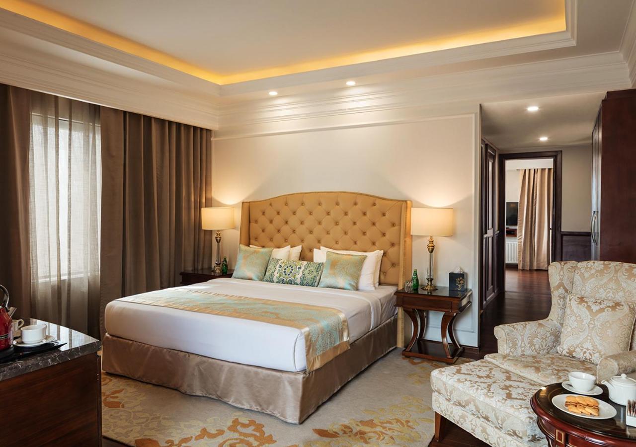 Deluxe Suite with Spa Bath - Photo 6