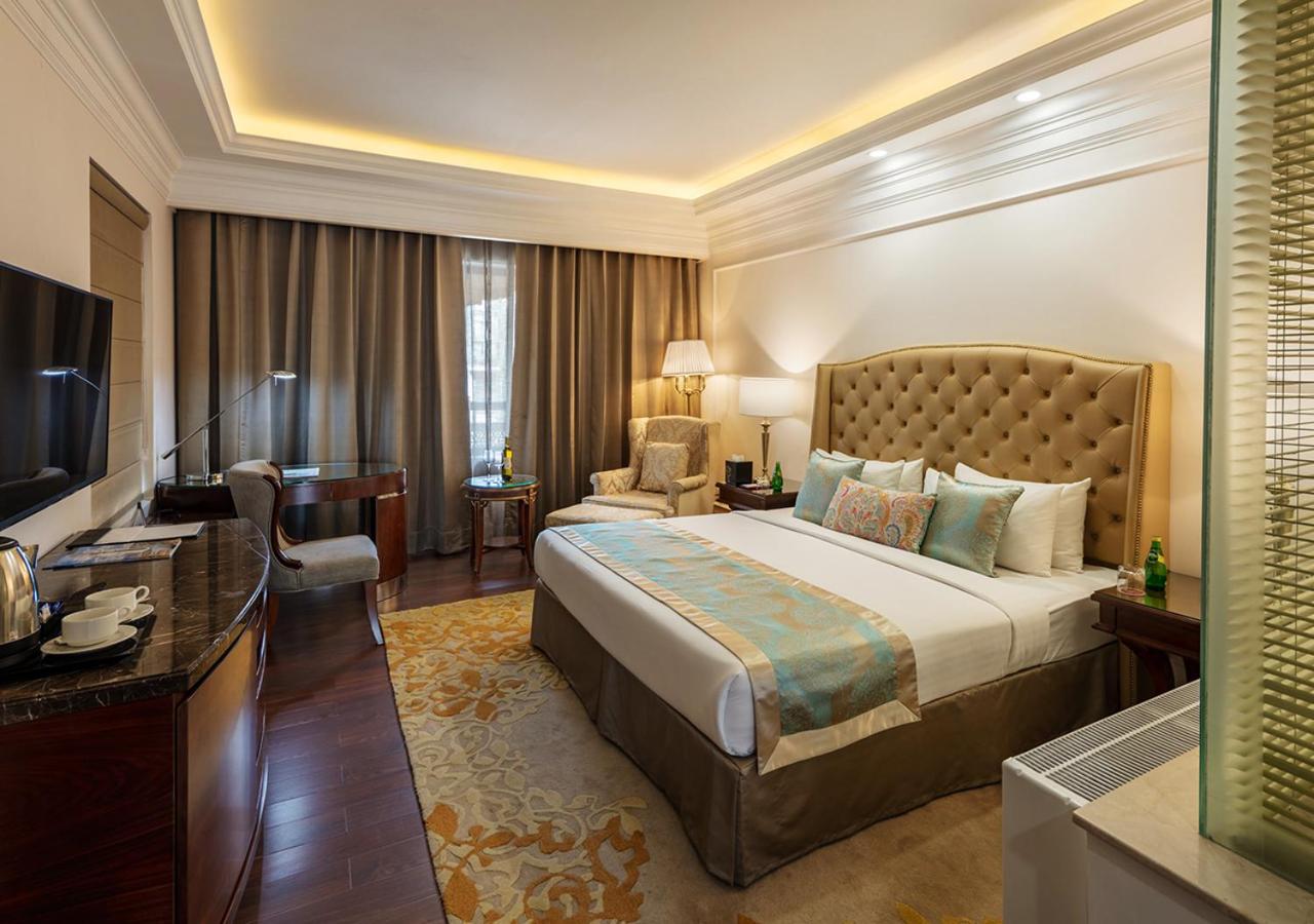 Double Room with Balcony - Photo 7