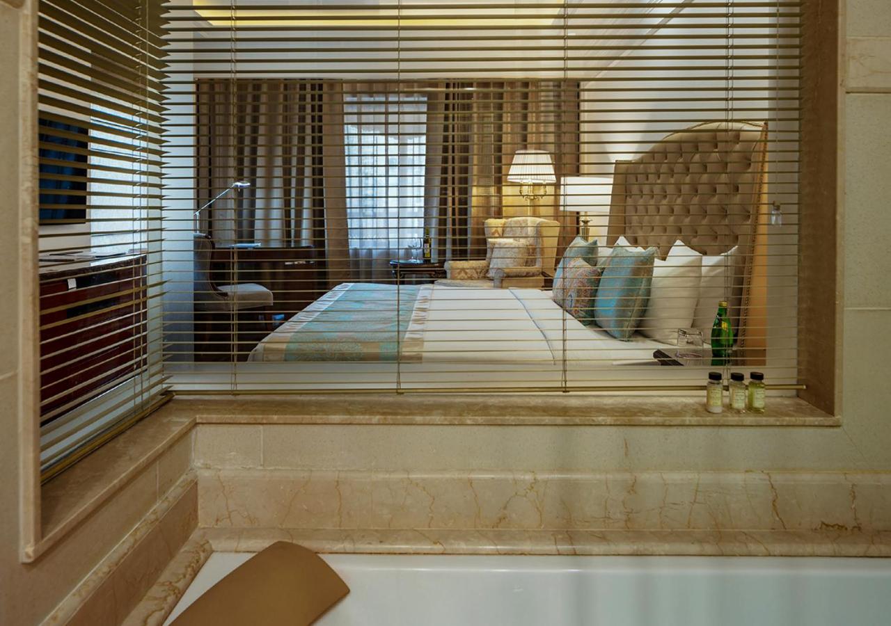 Double Room with Balcony - Photo 2