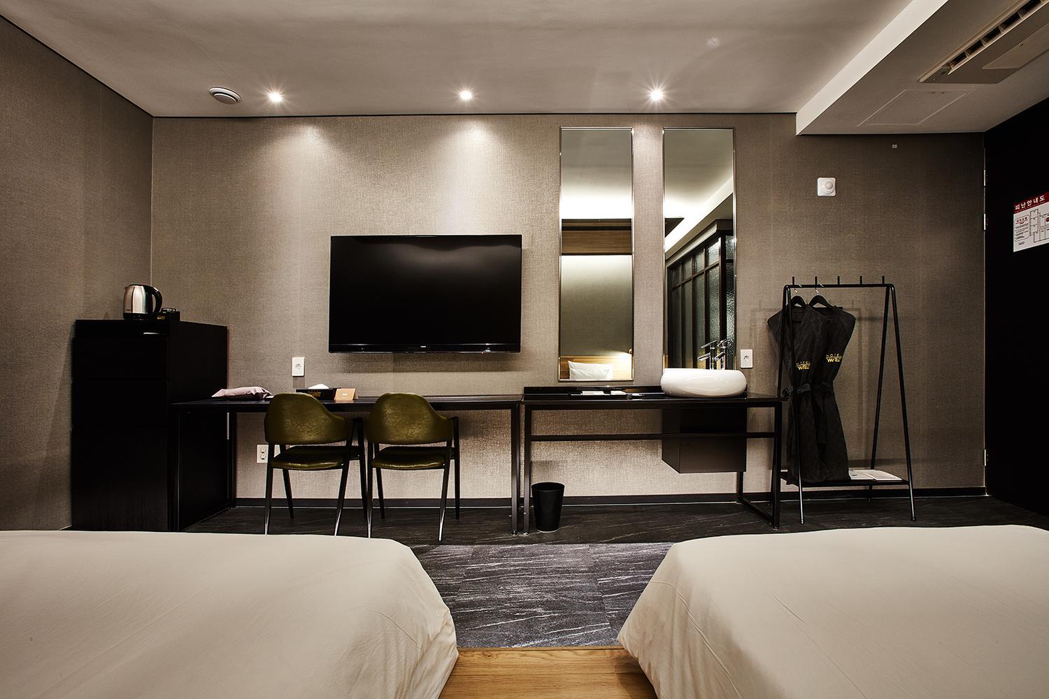 Deluxe Family Room photo 1
