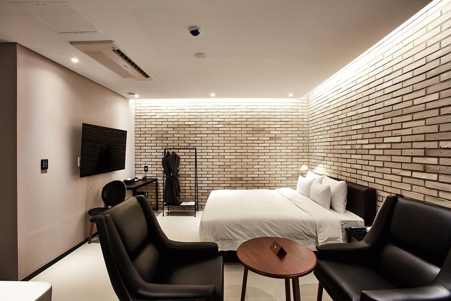 Deluxe Double Room with Balcony photo 3