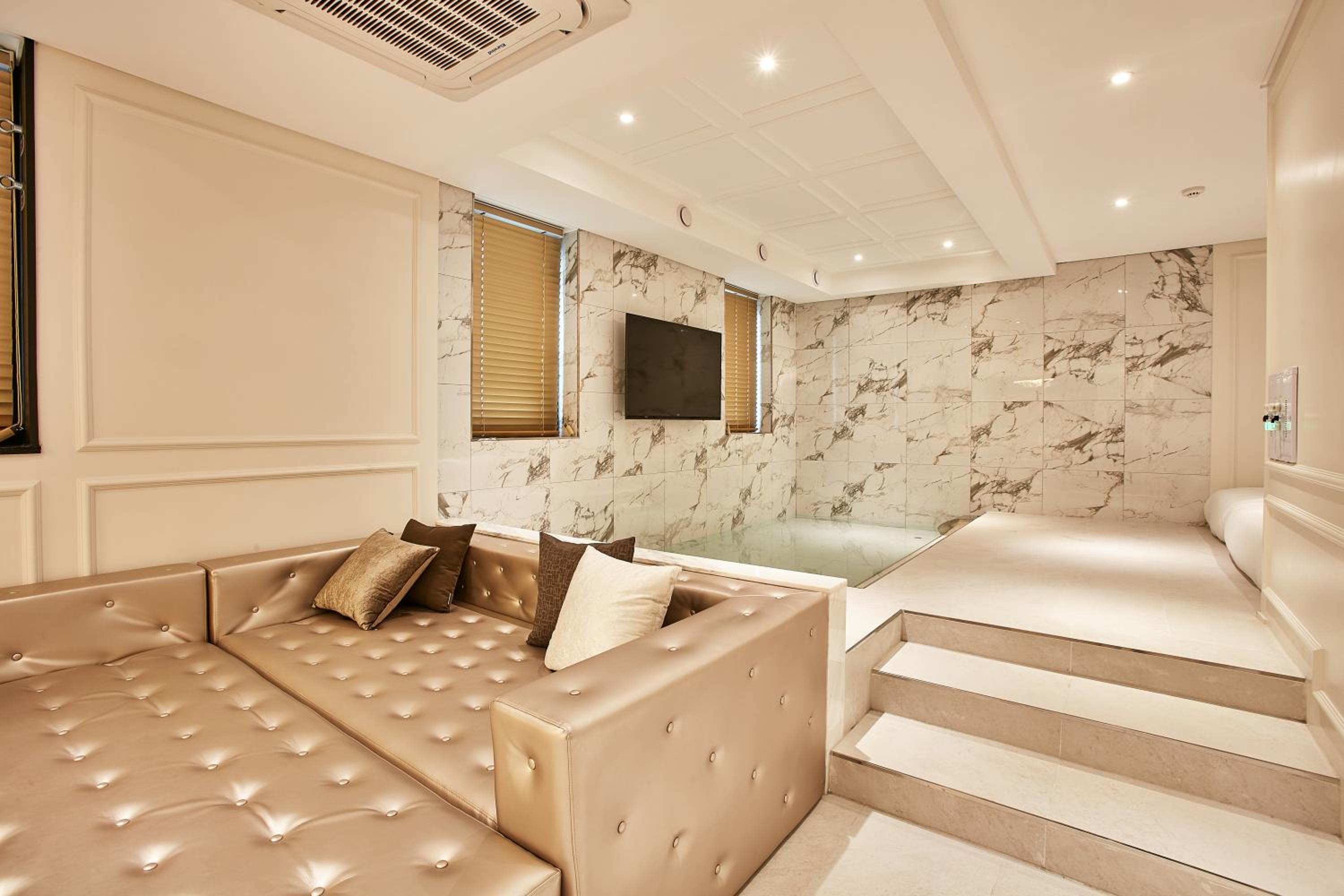 Double or Twin Room with Balcony photo 2