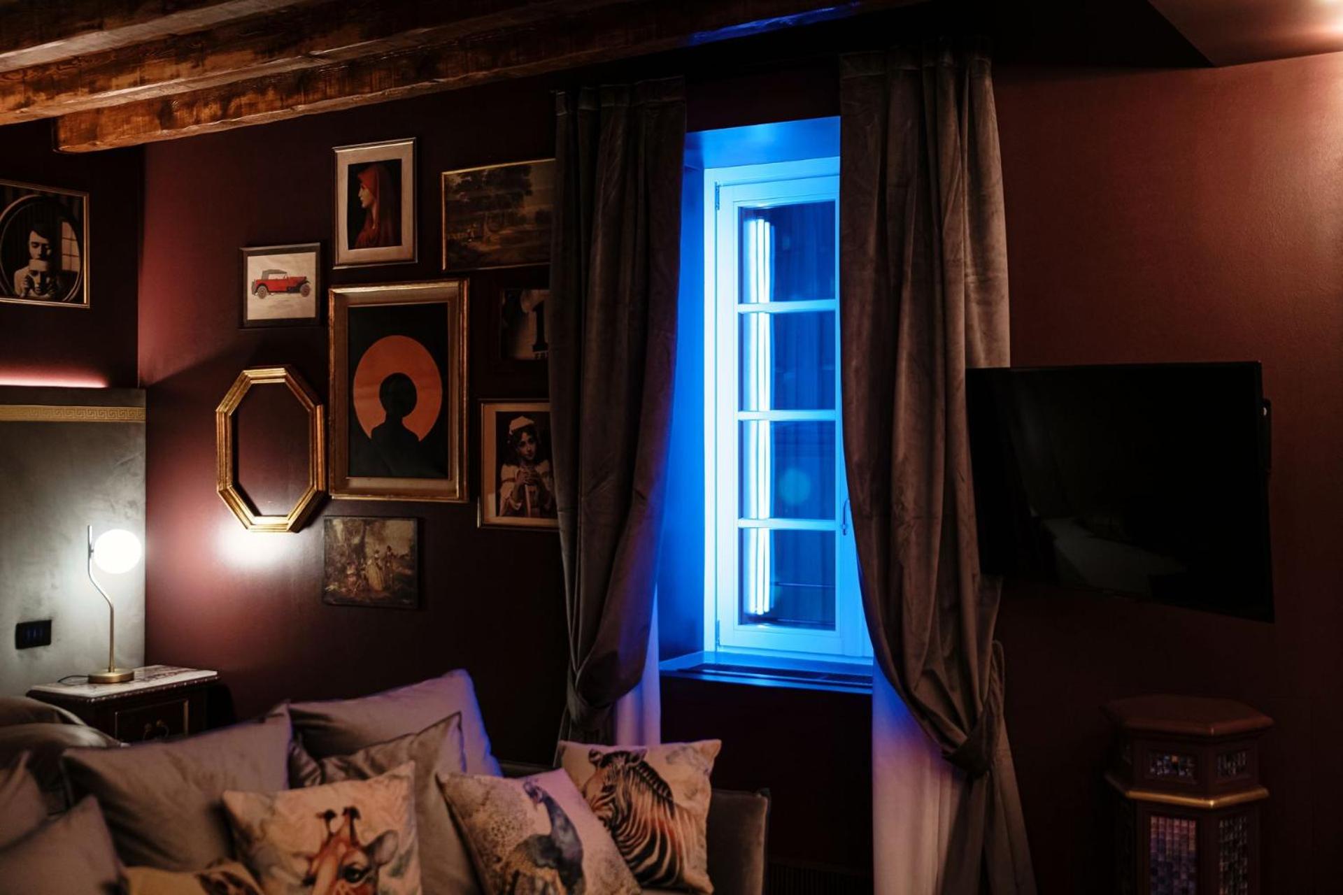 Superior Suite - Photo 15