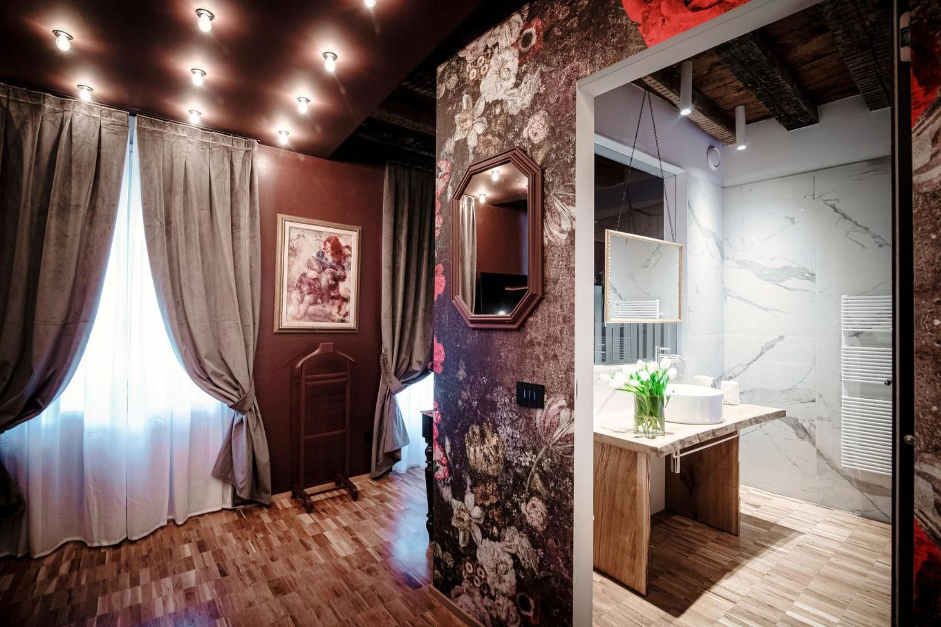 Superior Suite - Photo 8