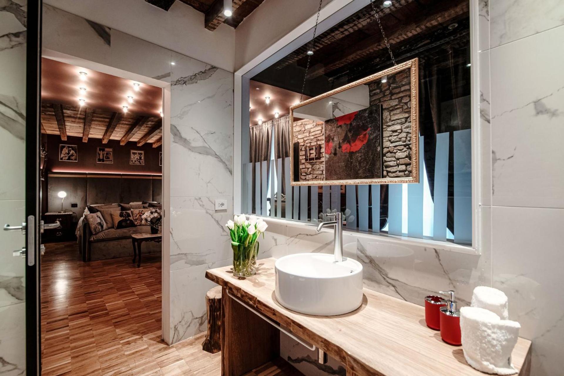 Superior Suite - Photo 7