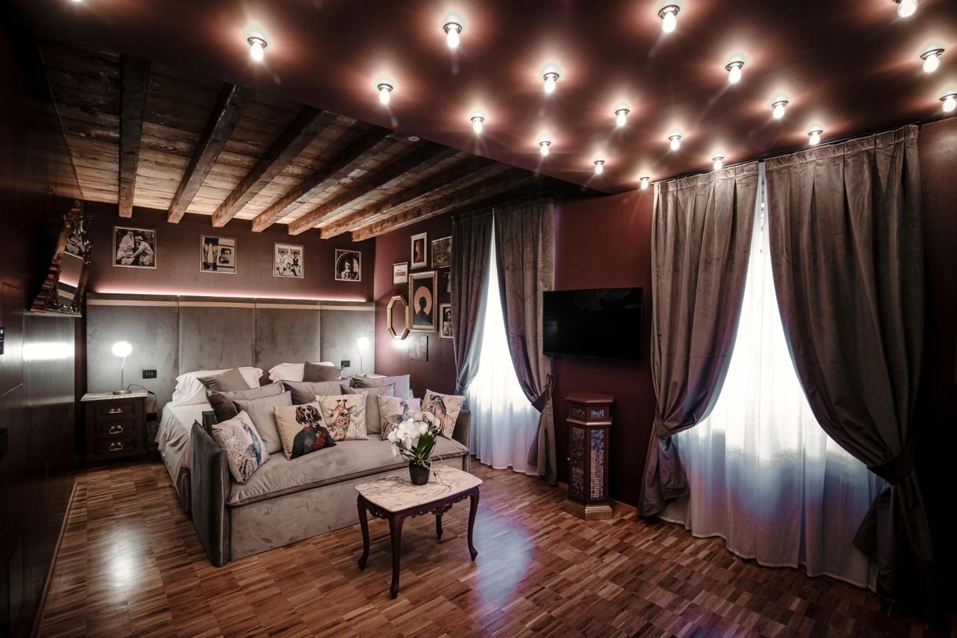 Superior Suite - Photo 13