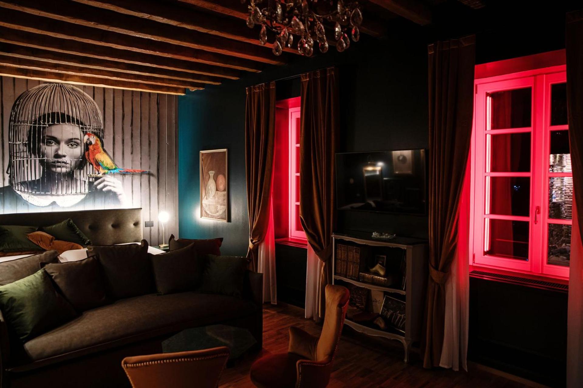 Superior Suite - Photo 7