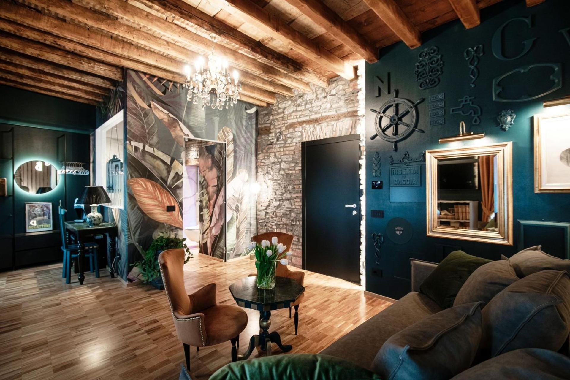 Superior Suite - Photo 15