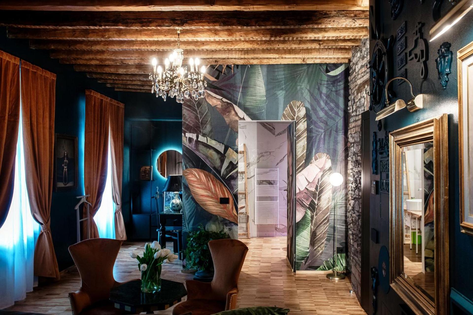 Superior Suite - Photo 4