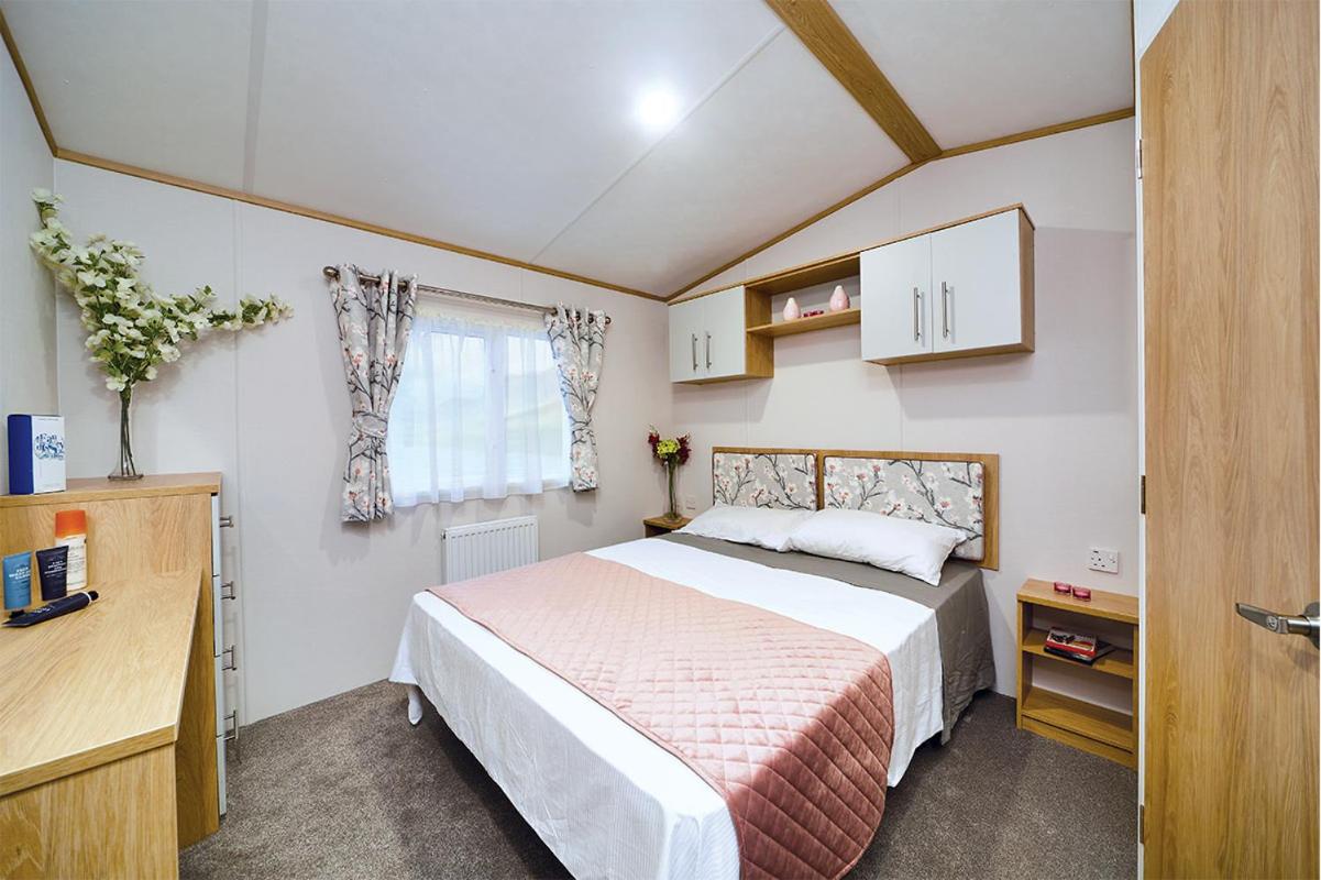 4 Berth Luxury Caravan Pet Free photo 2