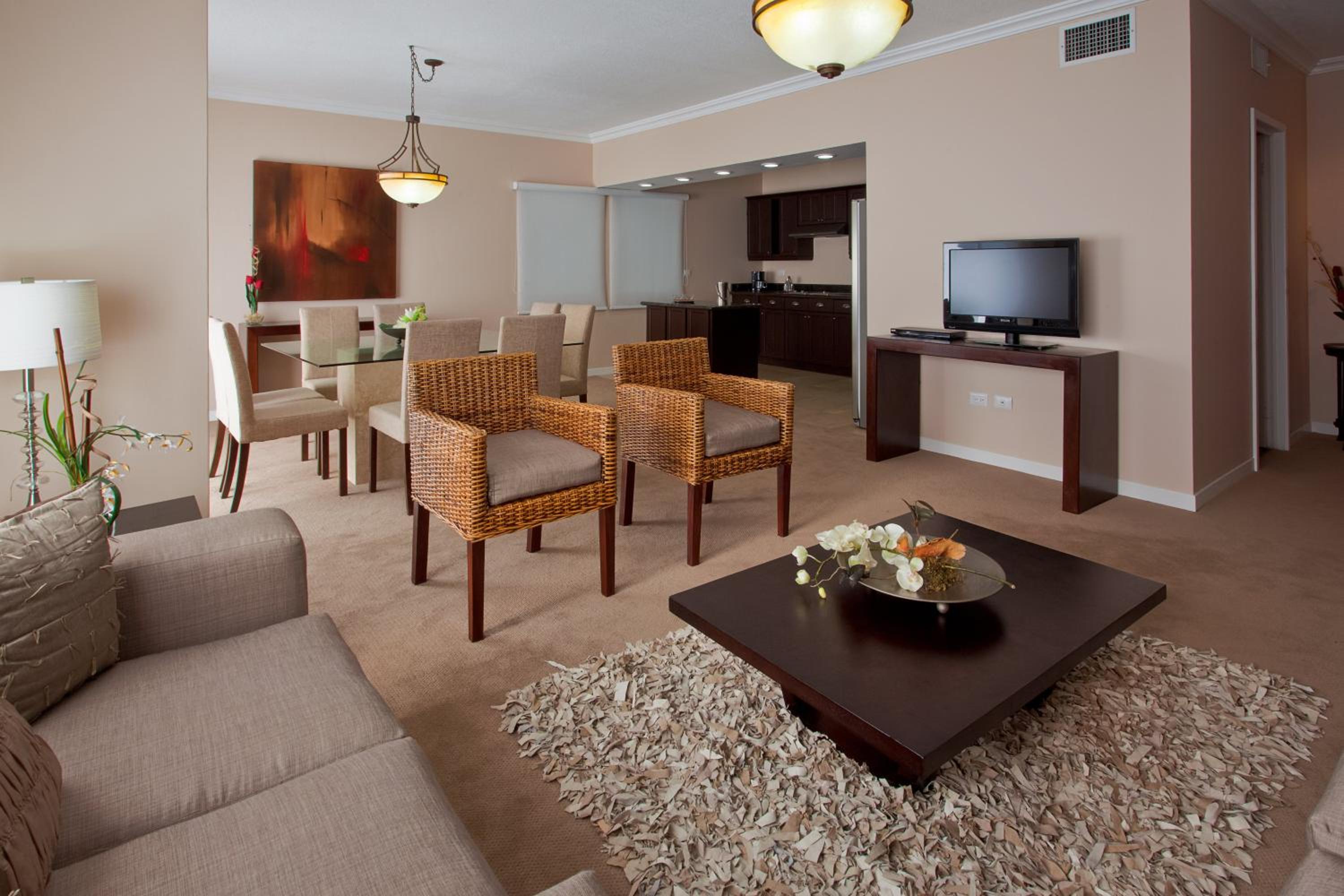 Two-Bedroom Suite with One Queen and Two Double Beds - Non-Smoking - Photo 1