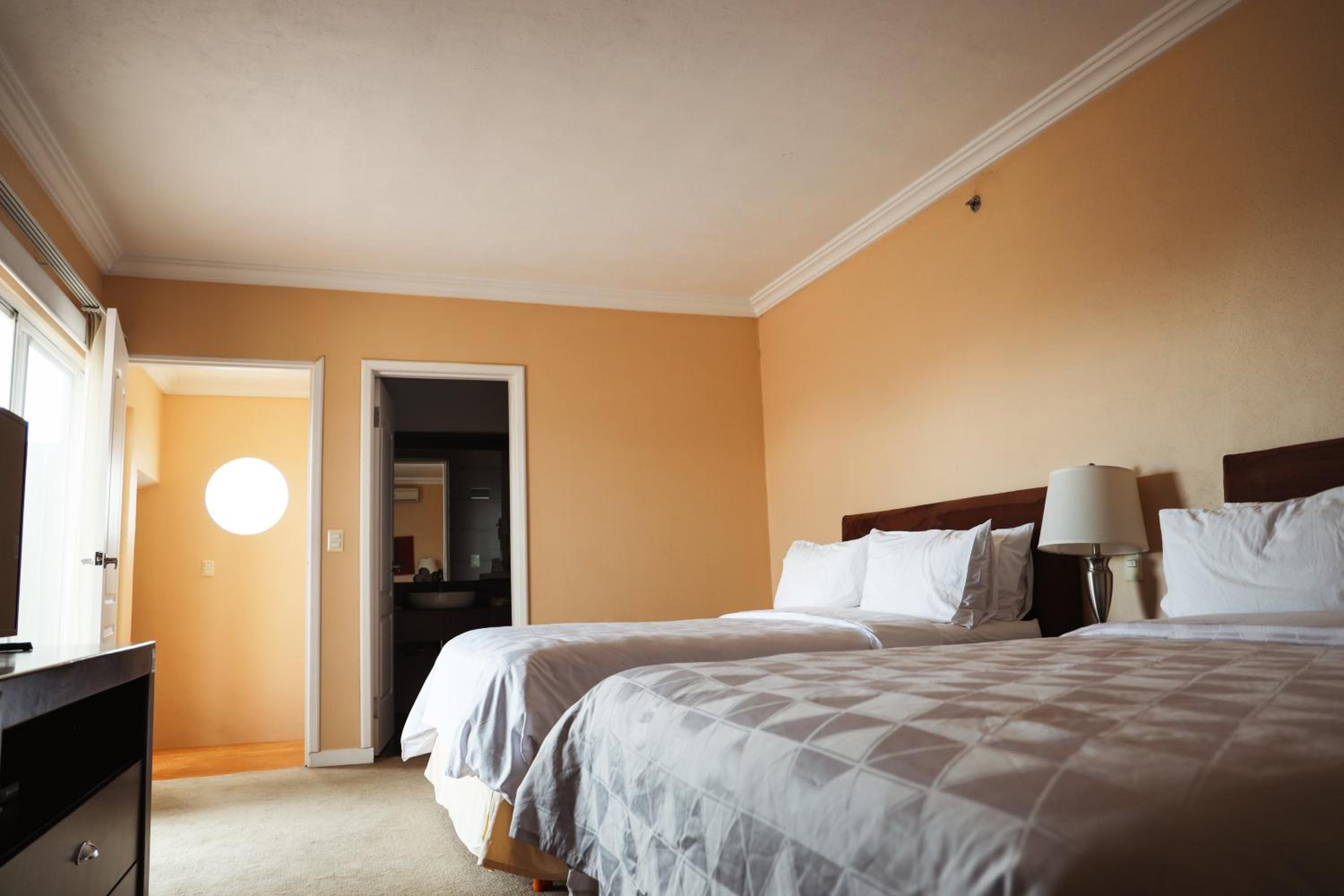 Two-Bedroom Suite with One Queen and Two Double Beds - Non-Smoking - Photo 8