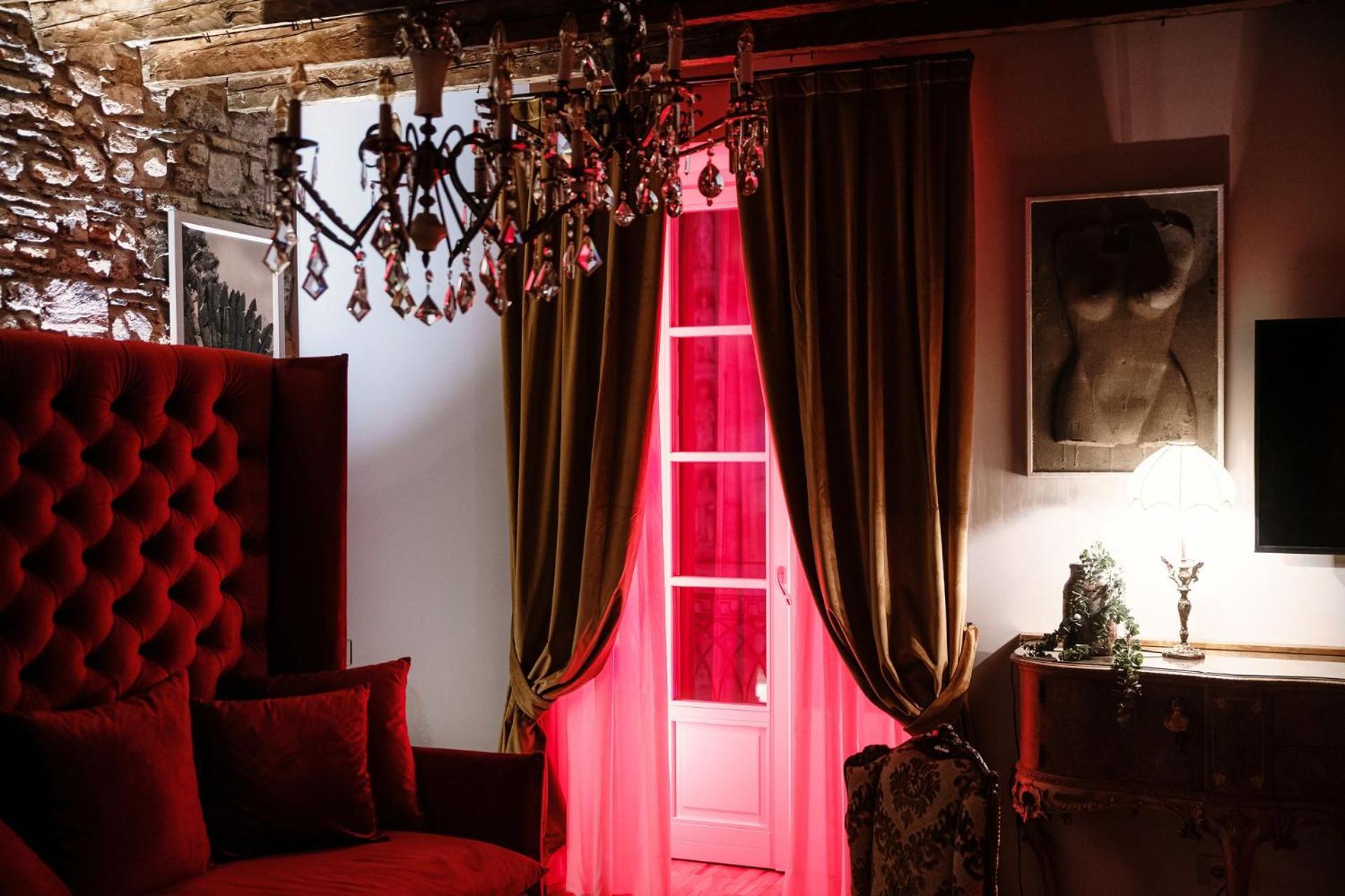 Deluxe Suite - Photo 11